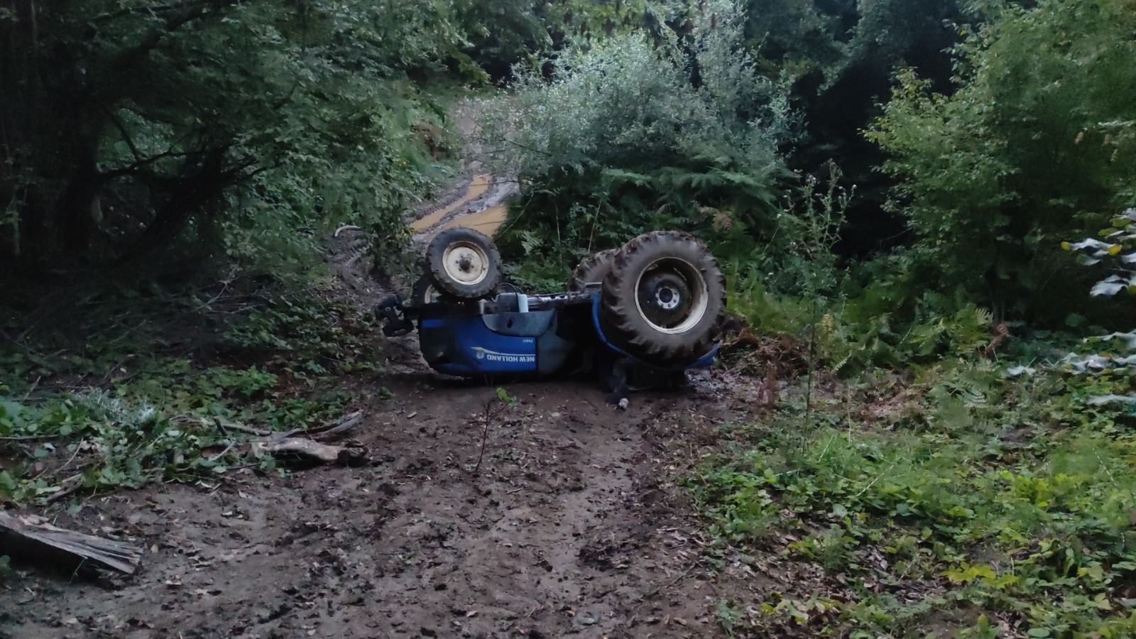Kayıp kişinin cesedi devrilen traktörünün altında bulundu