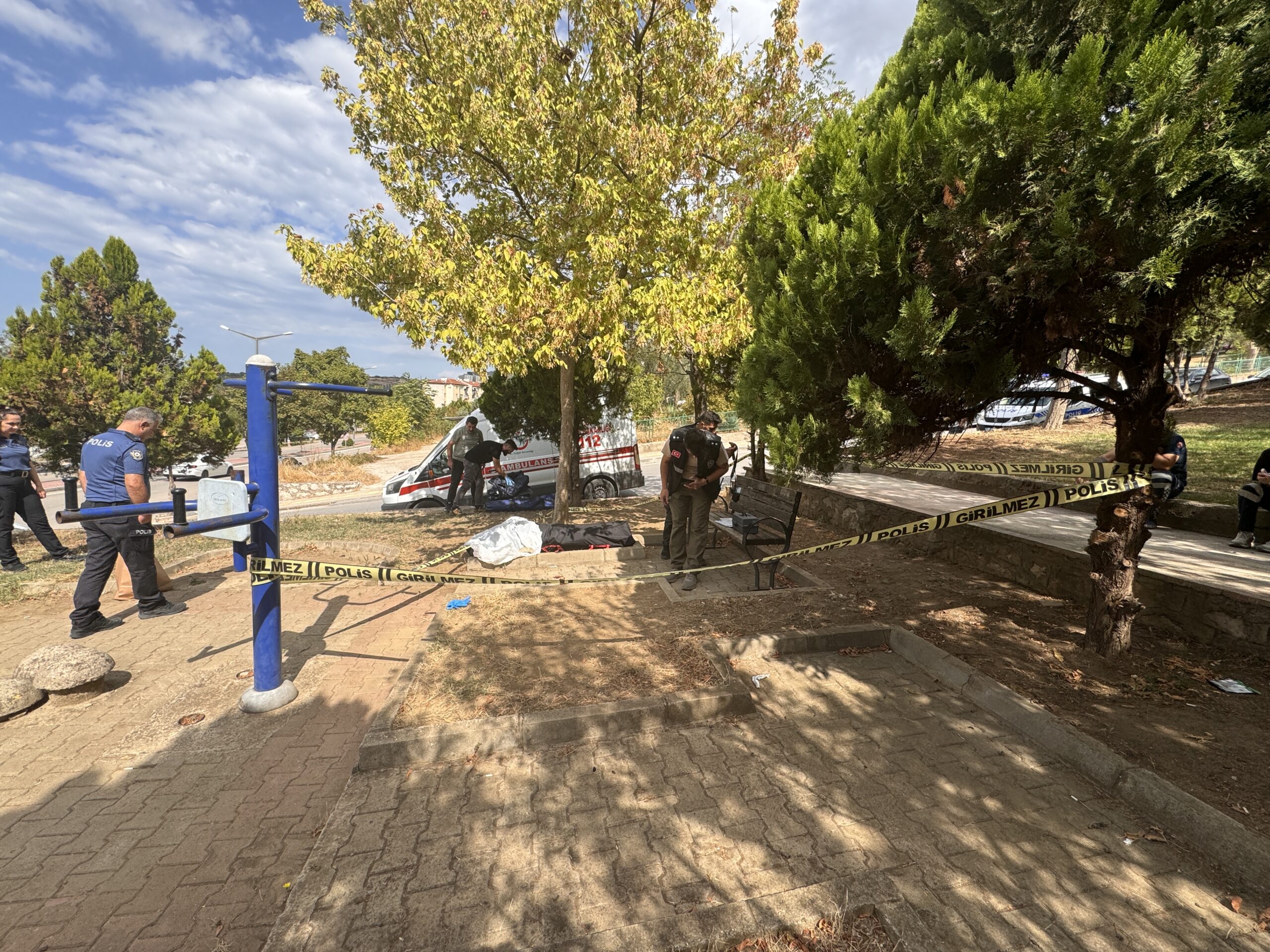 Bir kişi parkta ölü bulundu