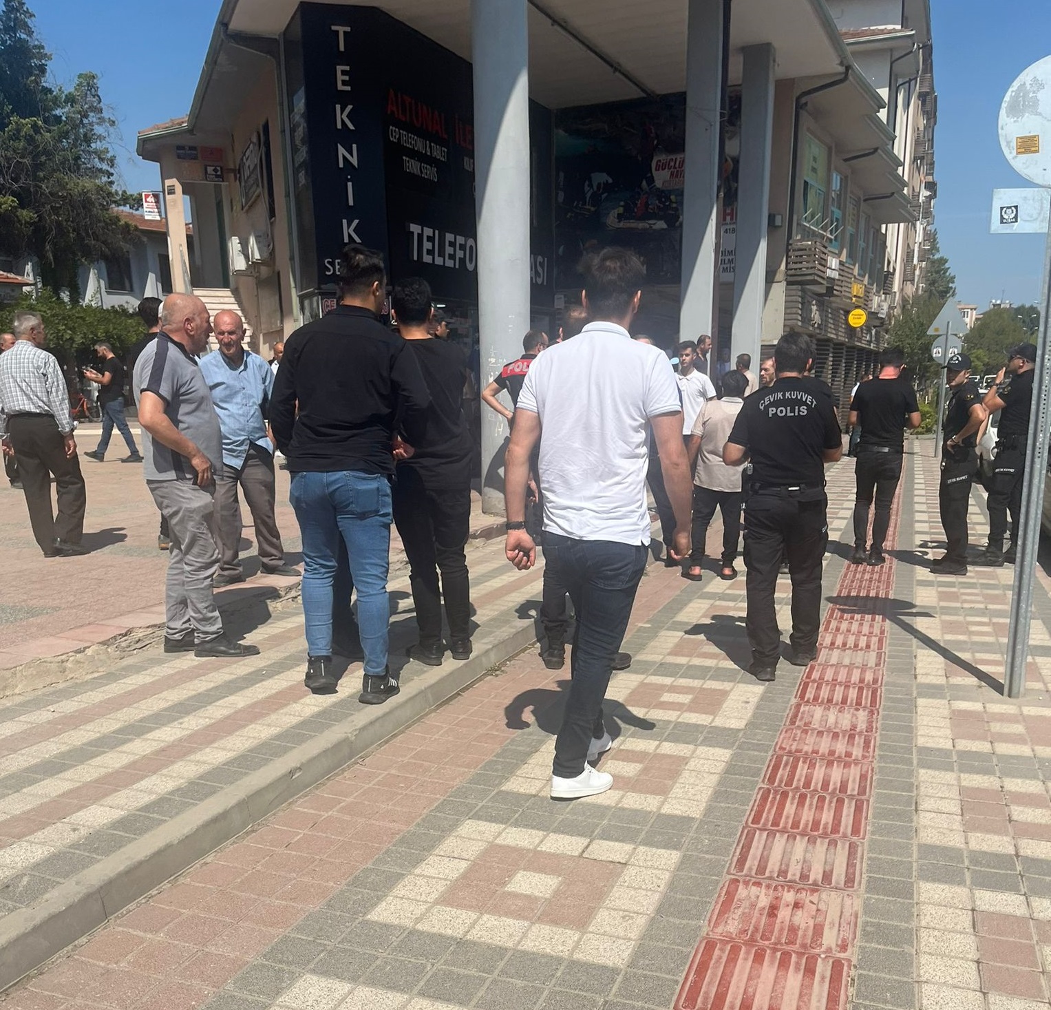 Baltalı kavgada 1 kişi yaralandı