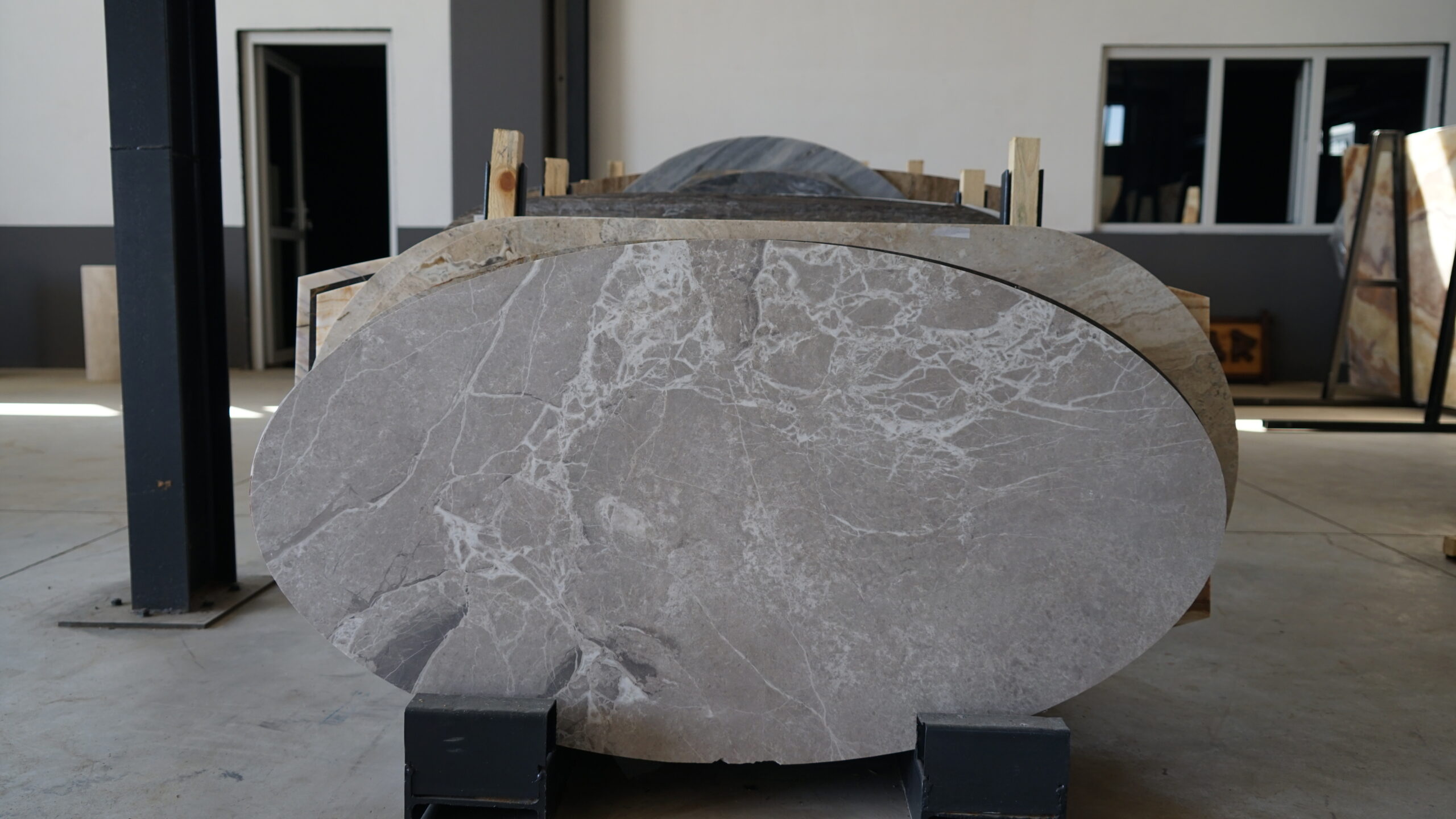 İnegöl’ün en büyük mermer üreticisi Balyoz Madencilik, mobilya ve dekorasyon sektörlerine özel mermer çözümleri sunuyor