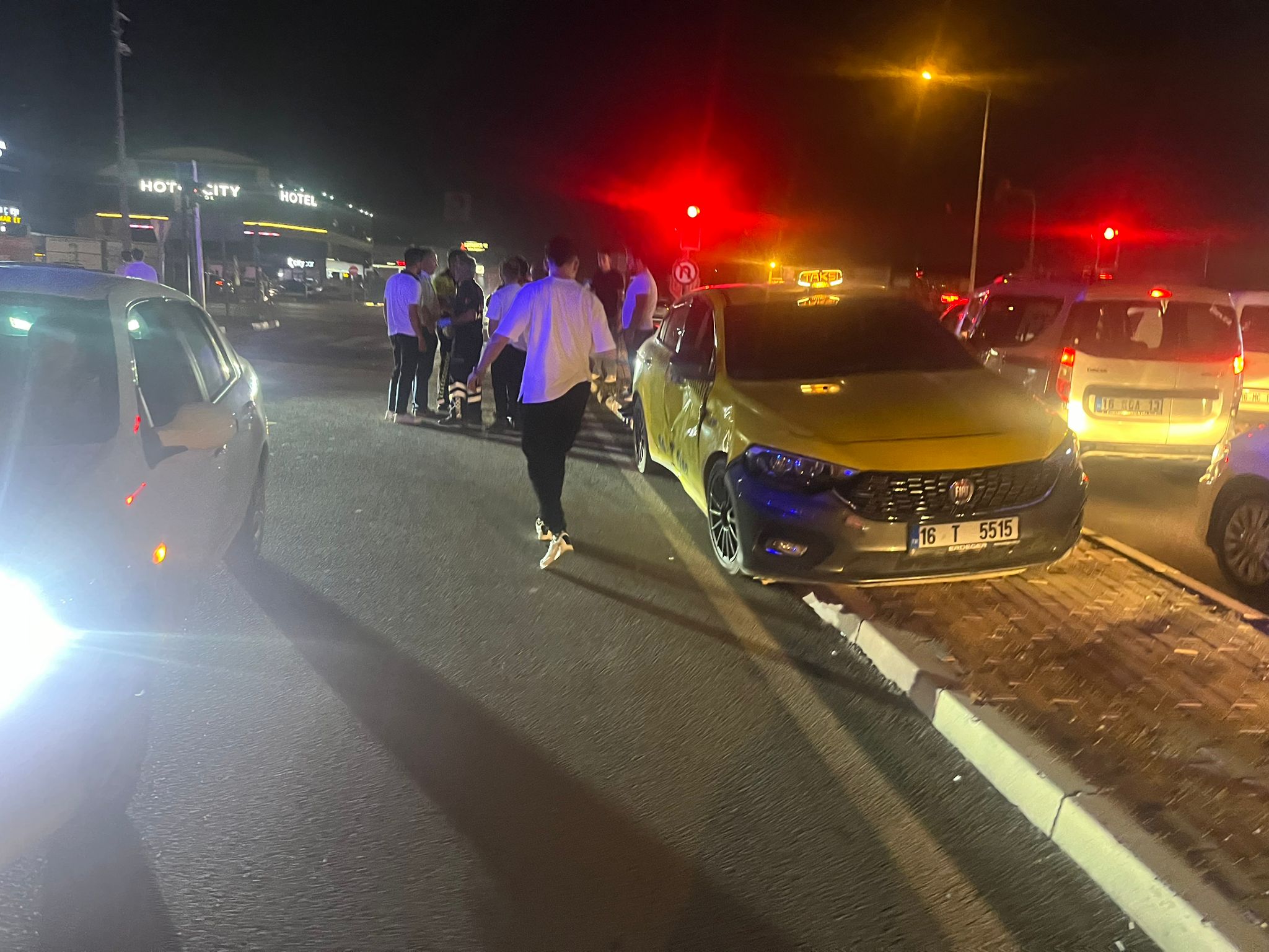 Motosiklet sürücüsünün kırmızı ışık ihlali hastanelik etti