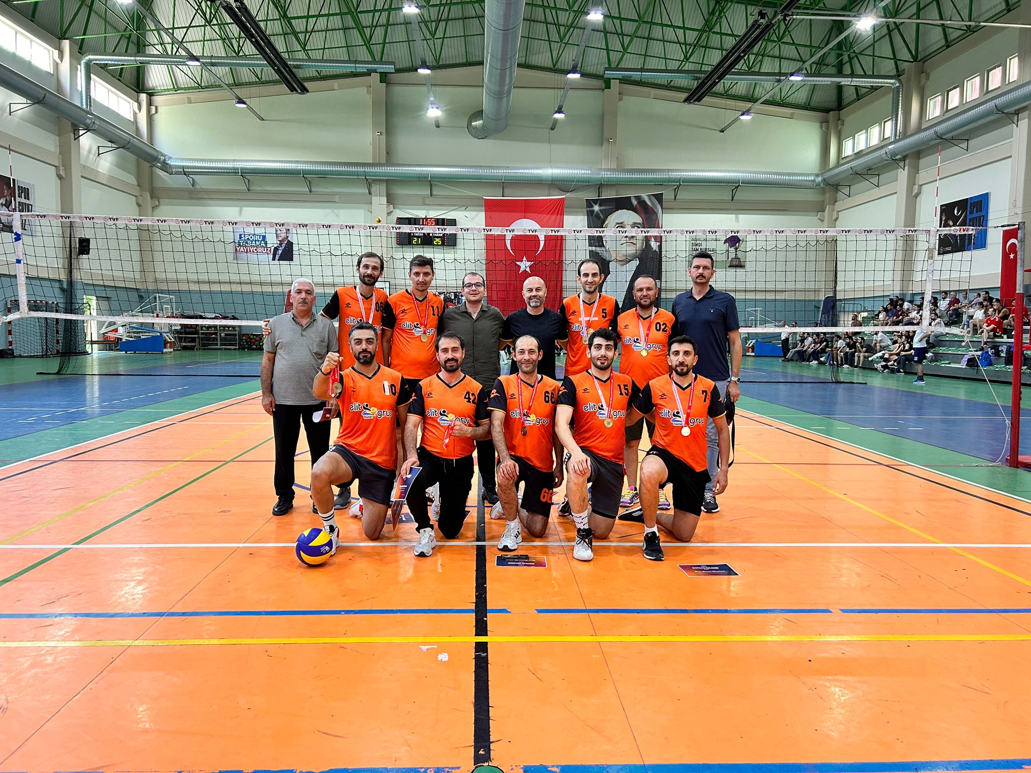 İnegöl İlçe Milli Eğitim Müdürlüğü Erkek Voleybol Takımı  Bursa şampiyonu oldu