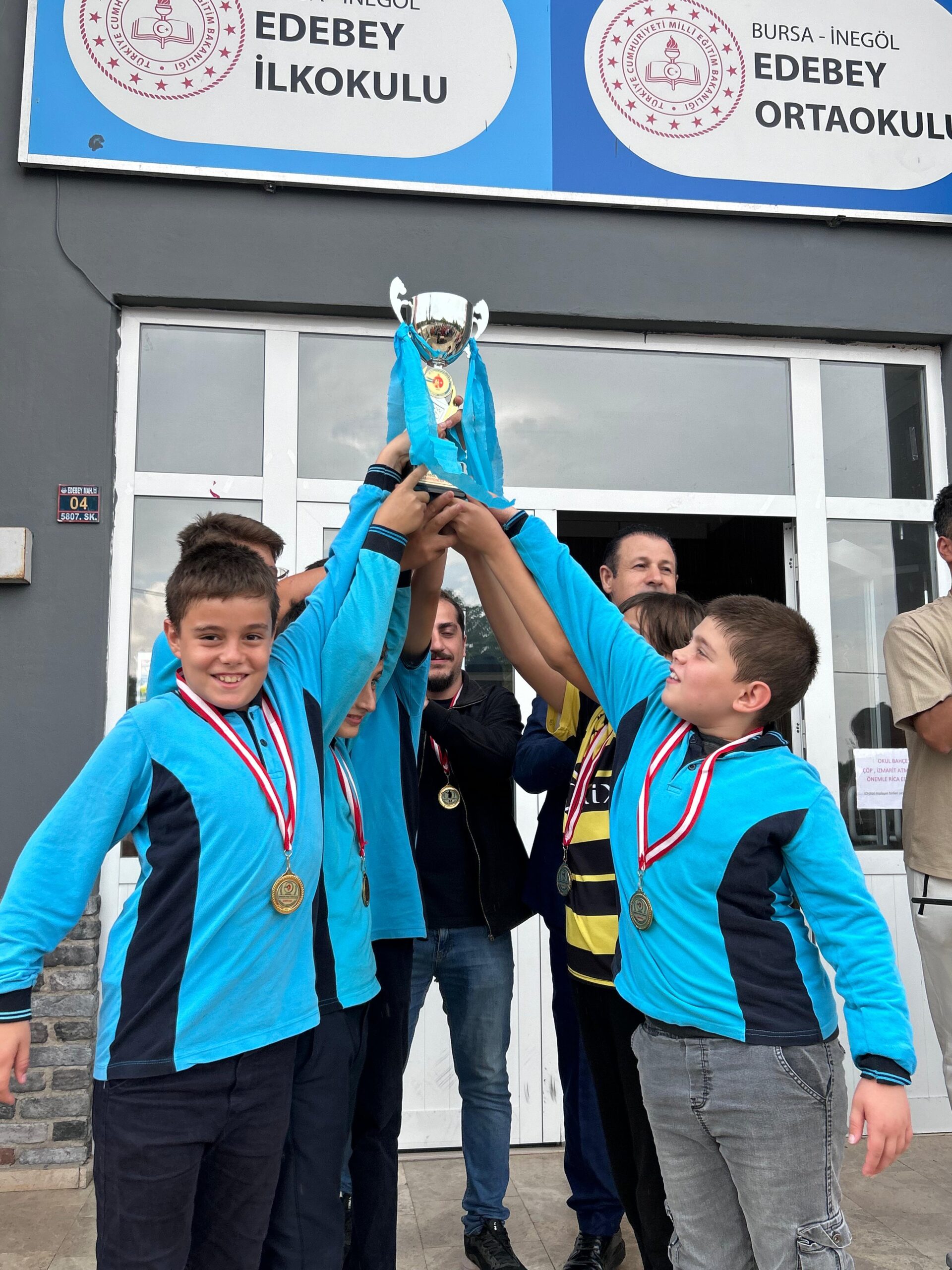 Edebey’de dereceye giren öğrenciler ödüllendirildi