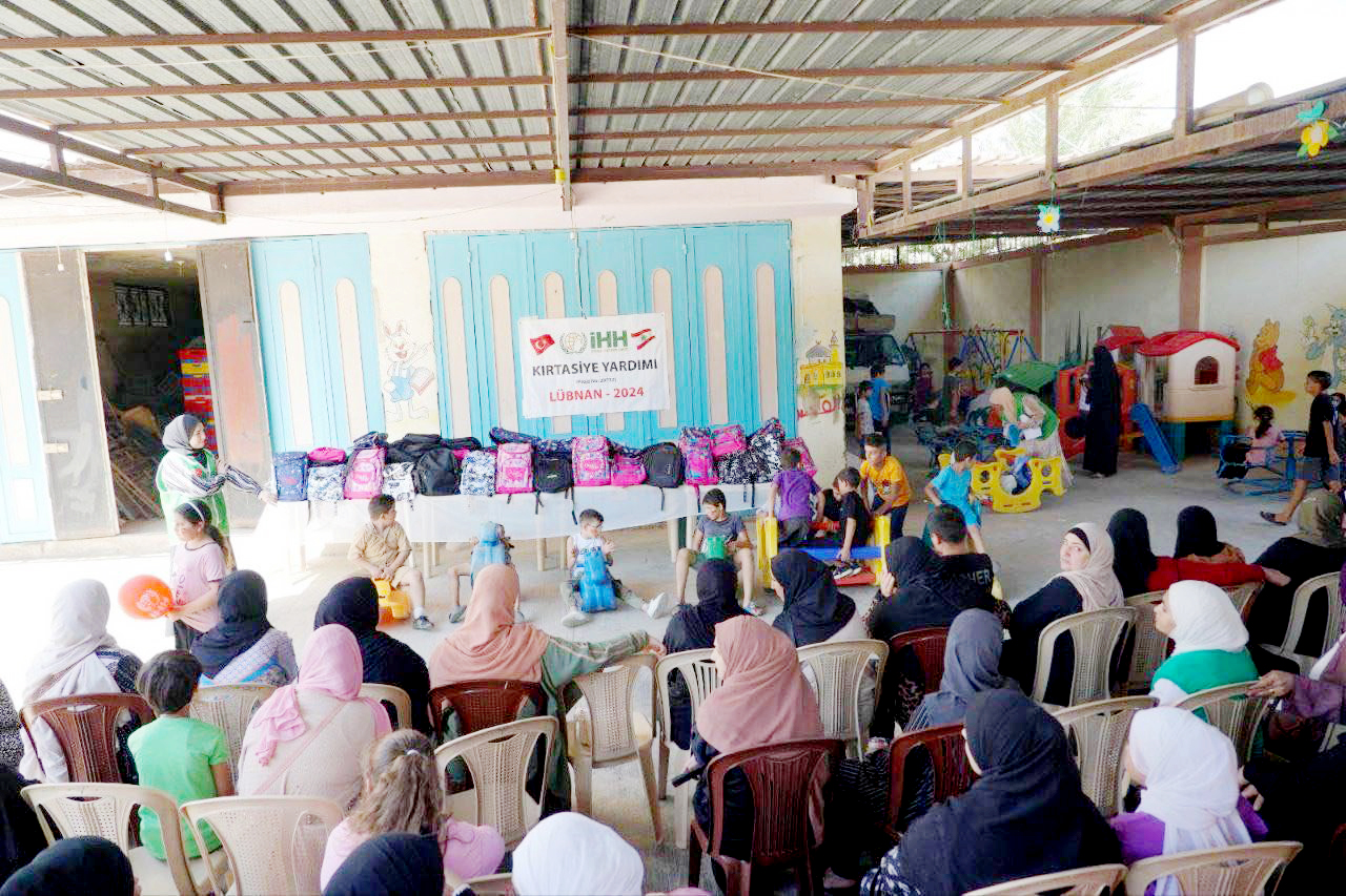 İHH’dan Lübnan’da ihtiyaç sahibi öğrencilere kırtasiye yardımı