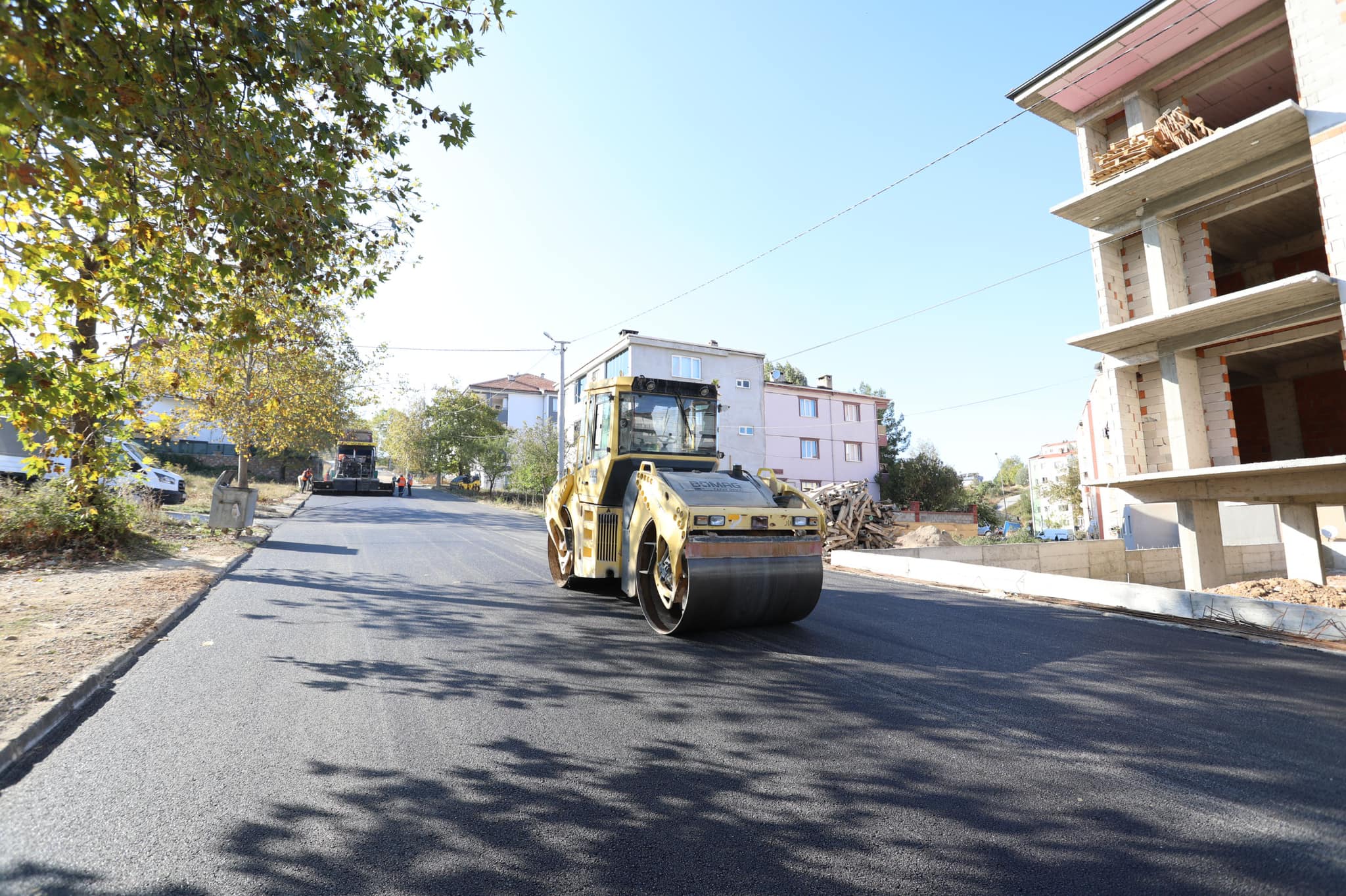 Asfalt çalışmaları Yeniceköy Mahallesi’nde devam ediyor