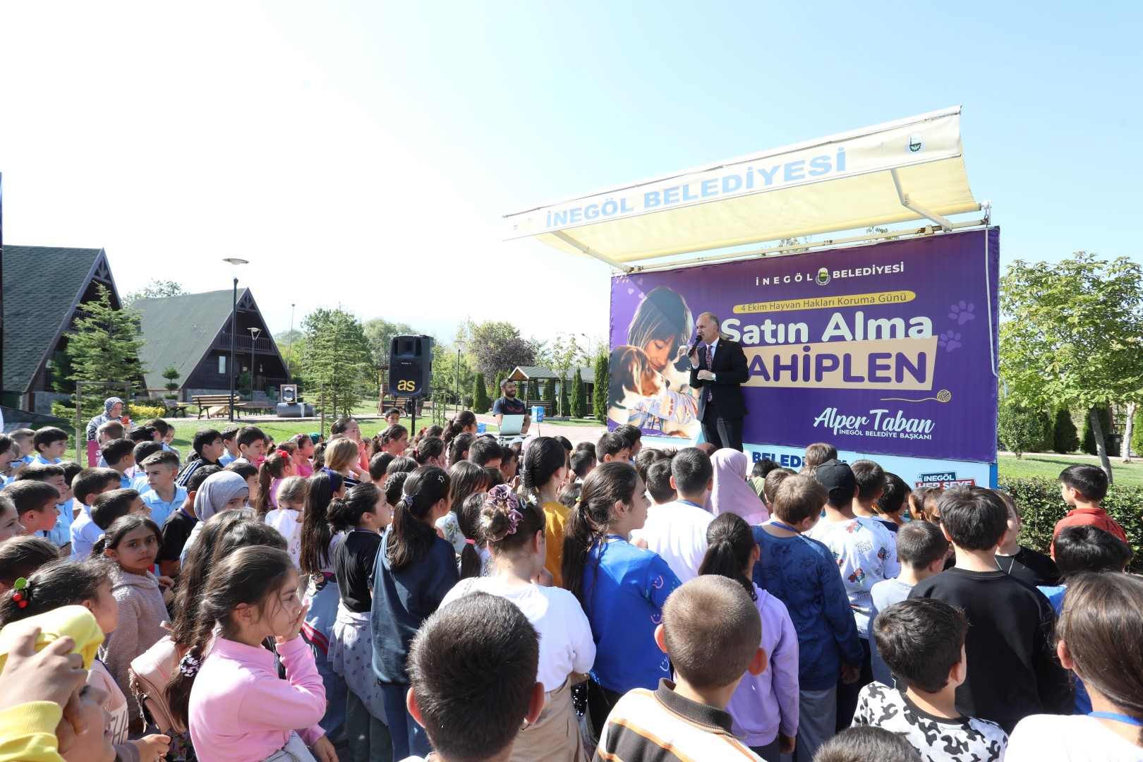 Hayvanları koruma gününe renkli kutlama