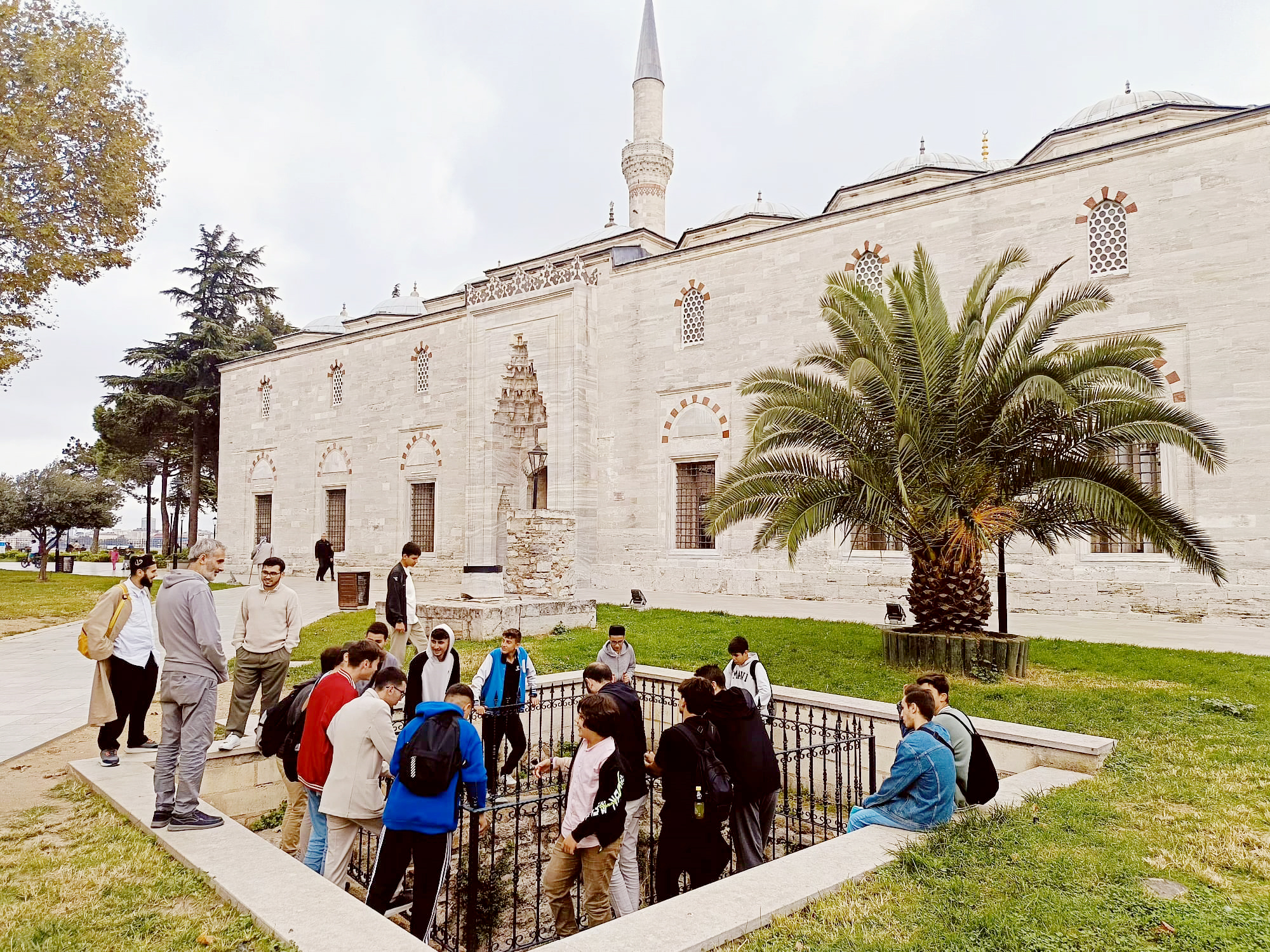 İnegöllü gençlerden İstanbul’a ‘manevi’ yolculuk