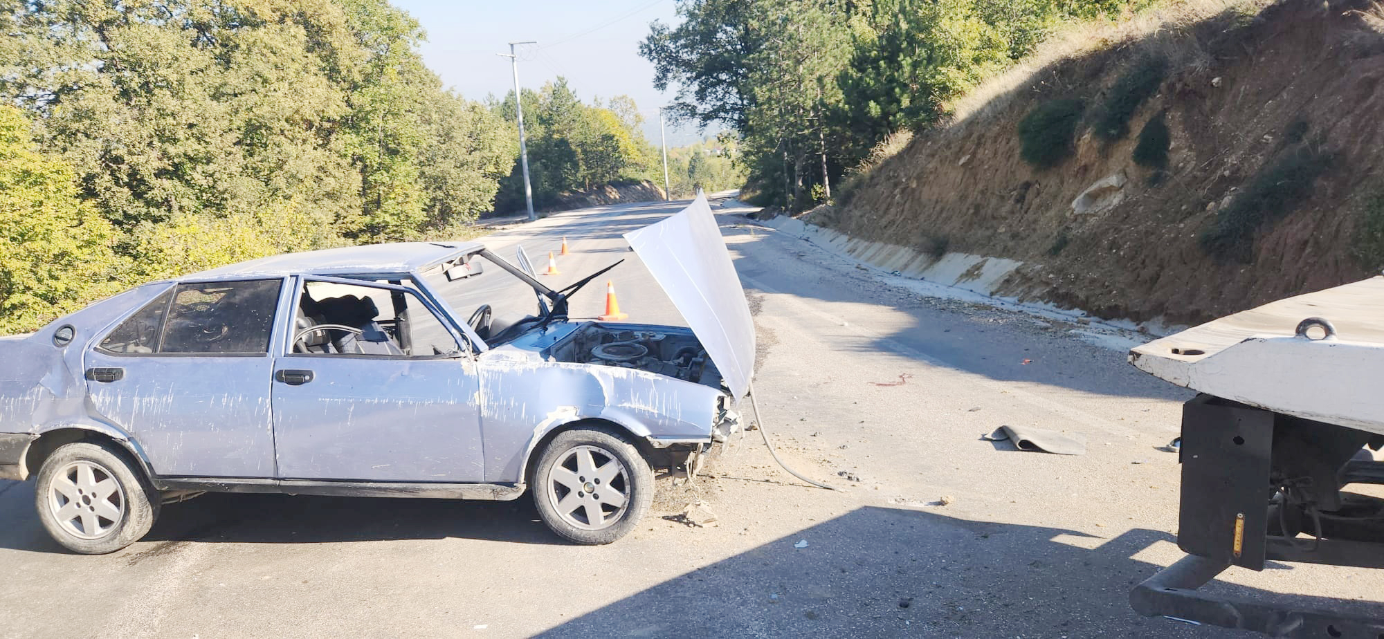 İnegöl’de devrilen otomobildeki 2 kişi yaralandı