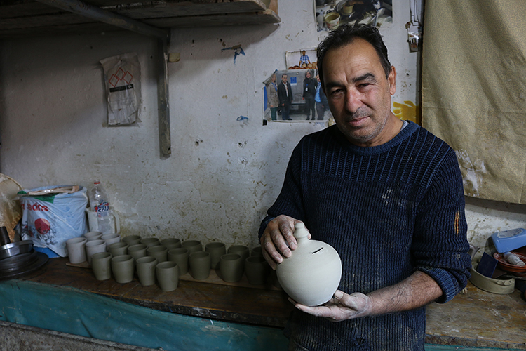 Kosovalı çömlek ustası Çukani, asırlık aile geleneği mesleği yaşatıyor
