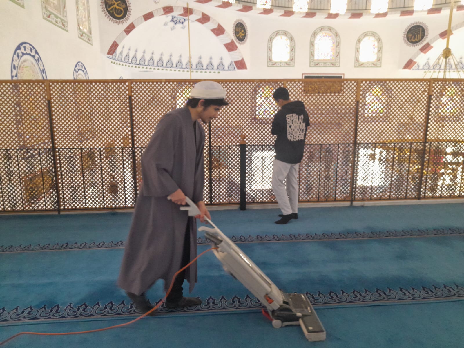 Hüdai Camii gençleri, örnek teşkil ediyor