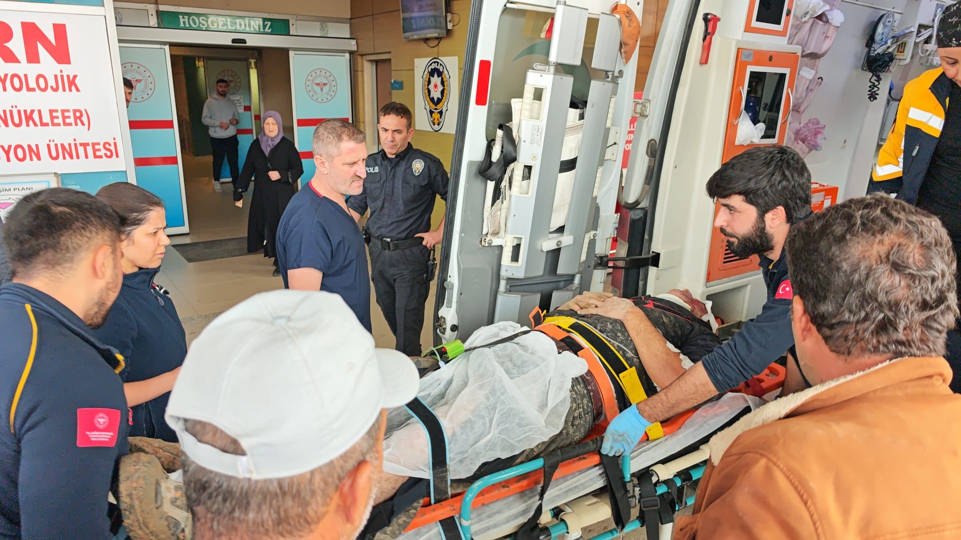 İnegöl’de göçük altında kalan işçi ağır yaralandı