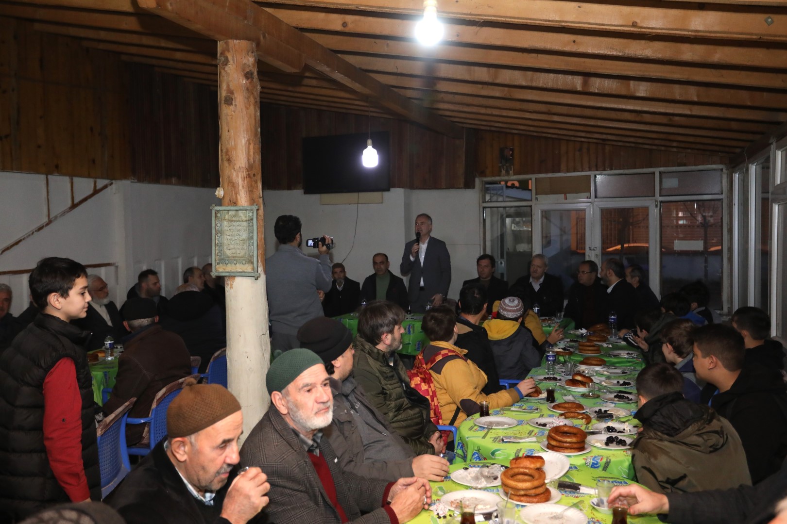 “Şehrin sorunlarını Büyükşehir’e iletiyor ve takipçisi oluyoruz”