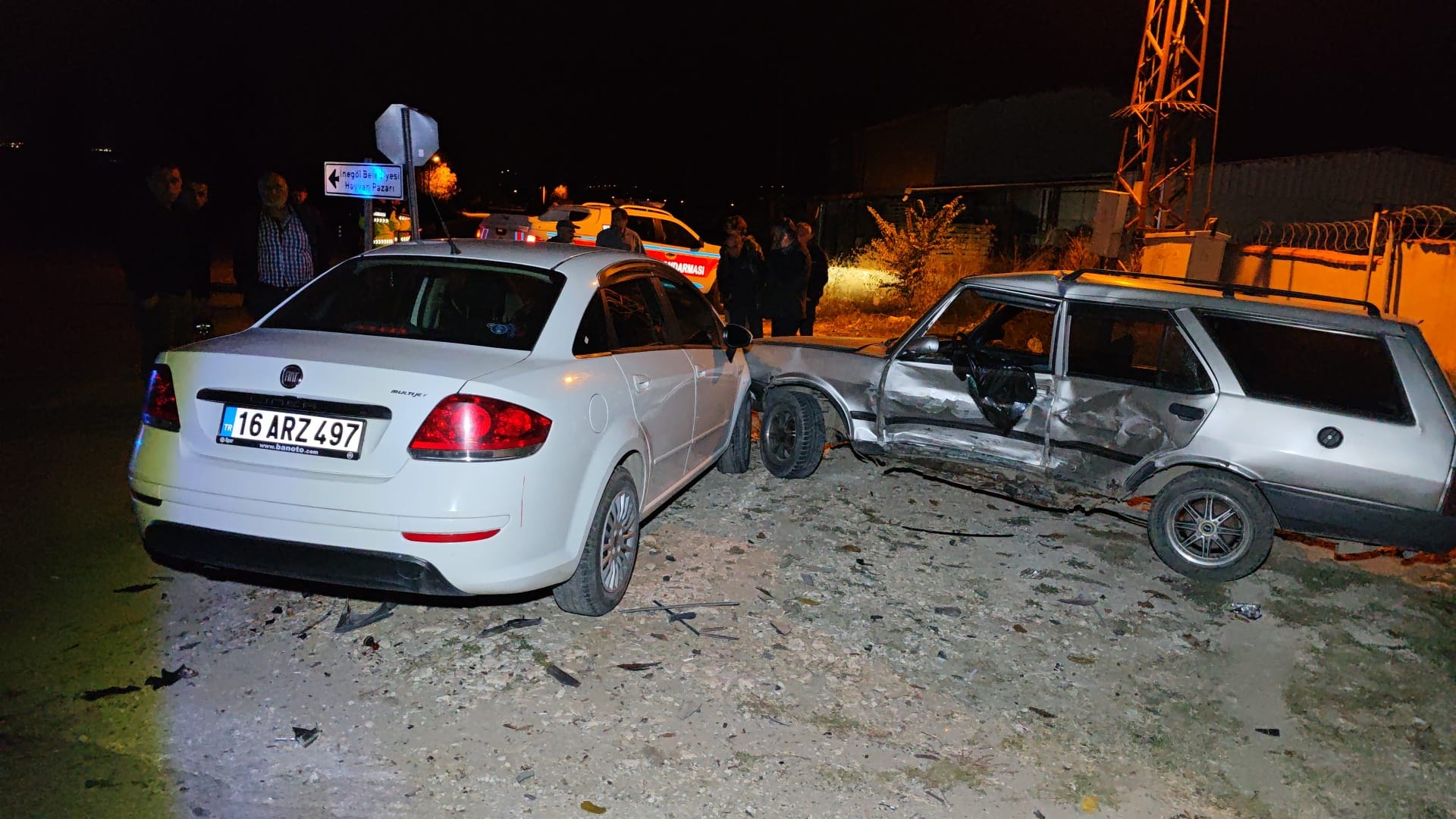 İnegöl’de feci kaza 6 kişi yaralandı