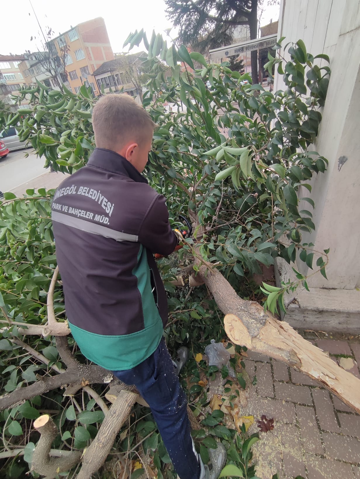 İnegöl Belediyesi’nde lodos mesaisi