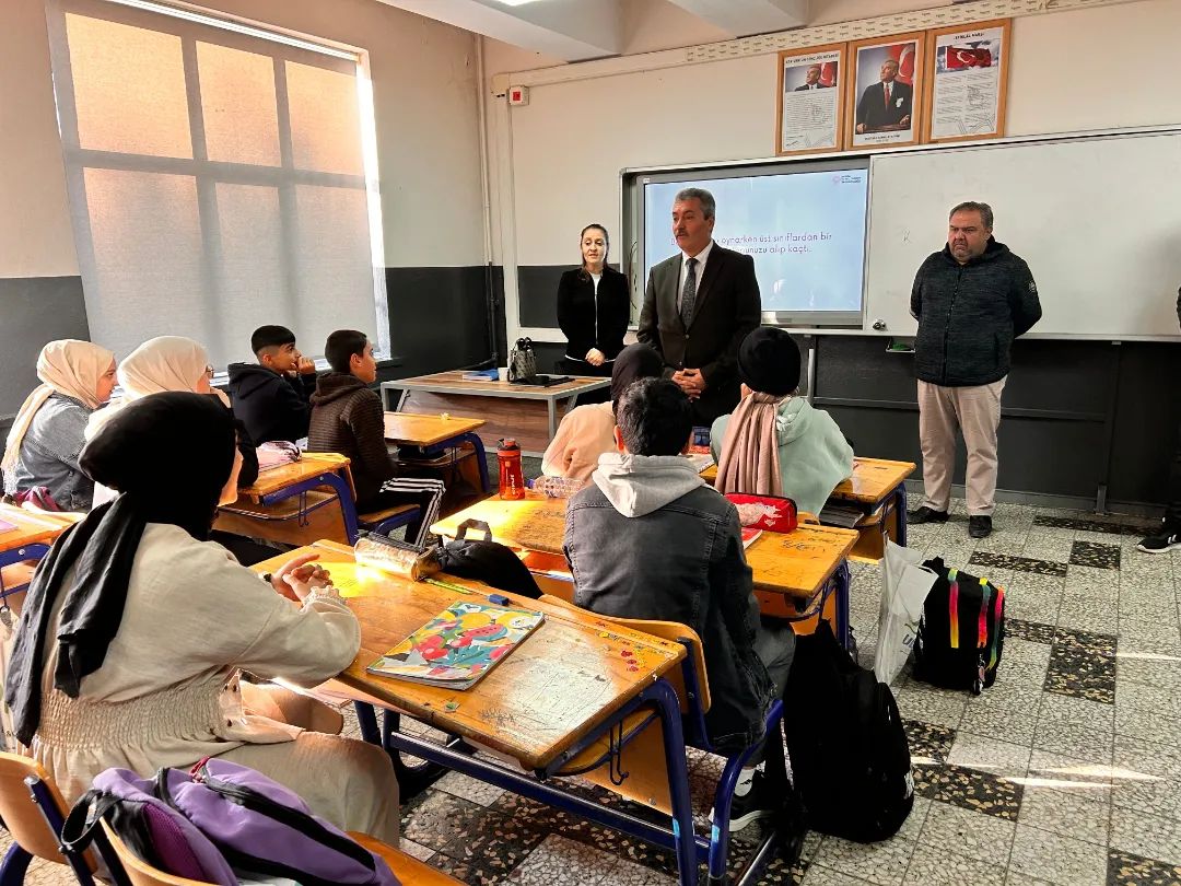 İlçe Milli Eğitim Müdürü Halil İbrahim Zengin yaptığı çalışmalar ile gündemde