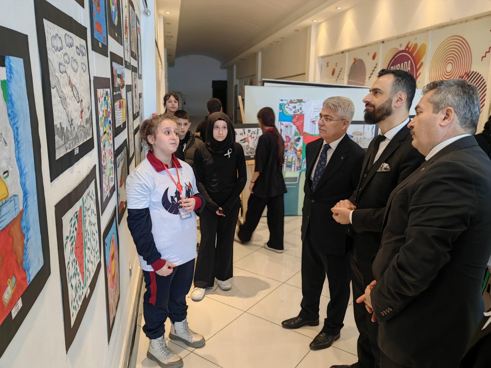 Gazze’nin sesini resimlere yansıttılar