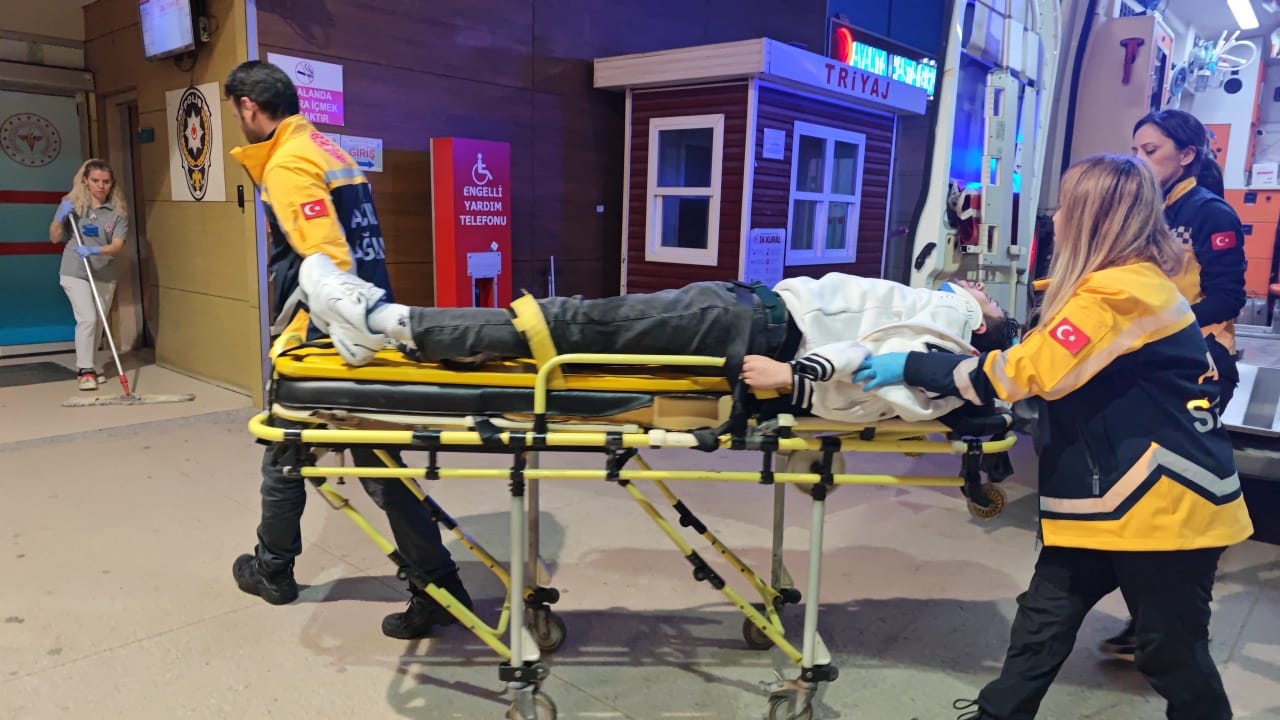 Otomobile çarpan motosikletin sürücüsü yaralandı