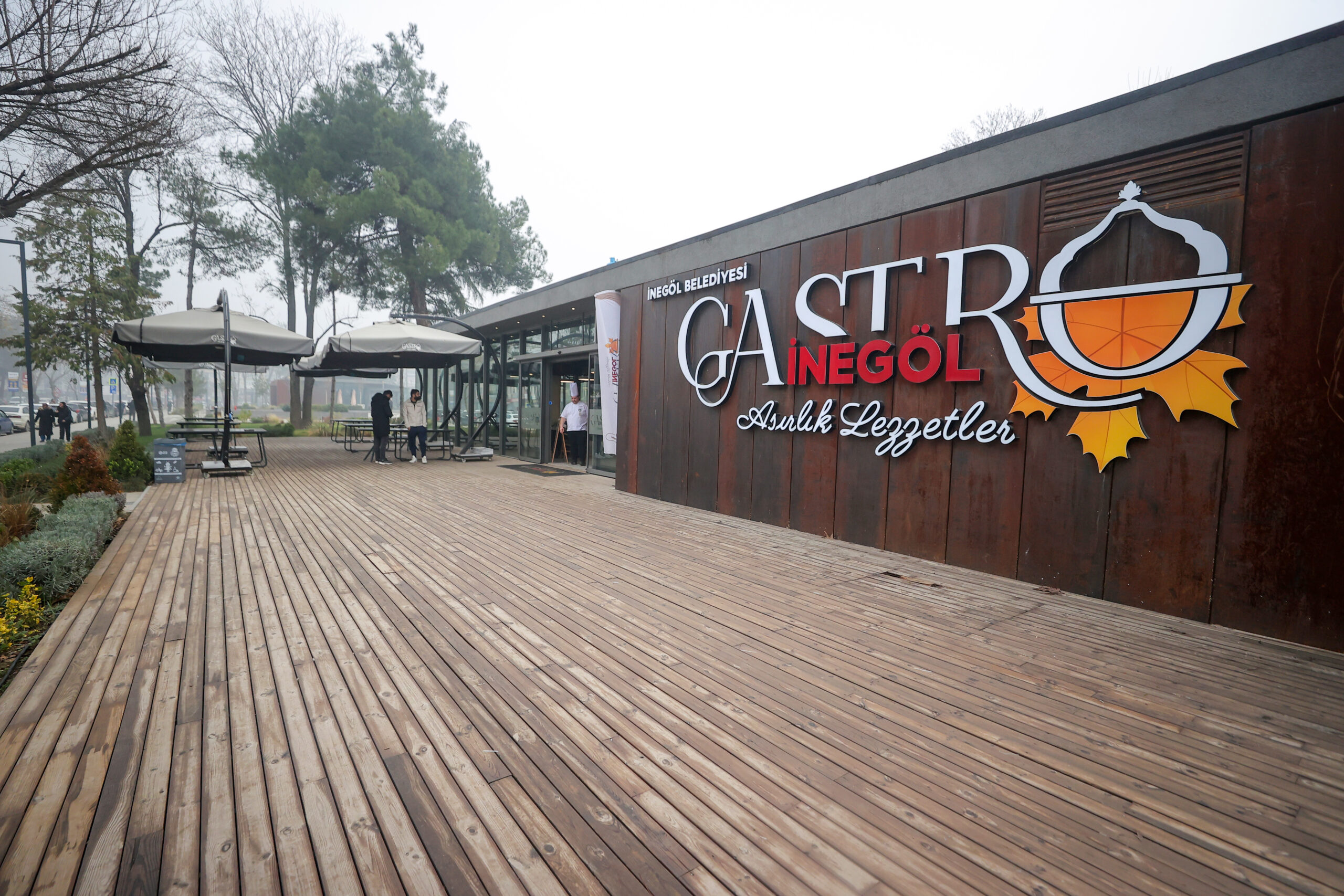 Köy köy dolaşılarak tarifleri hazırlanan yemekler “Gastro İnegöl”de damakları tatlandırıyor