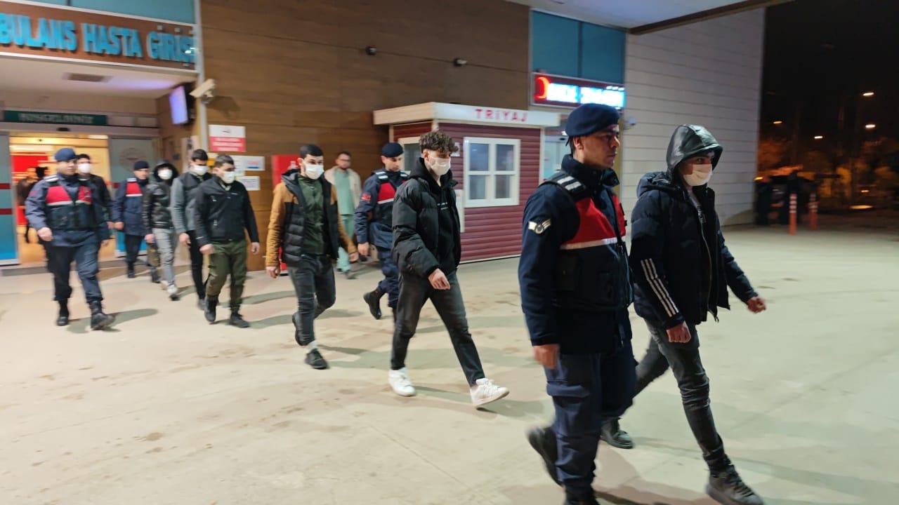 İnegöl’de düzeniz göçmen operasyonları sürüyor