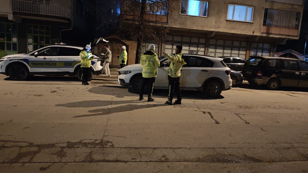 İnegöl’de caddeler tutuldu, ceza üstüne ceza yazıldı