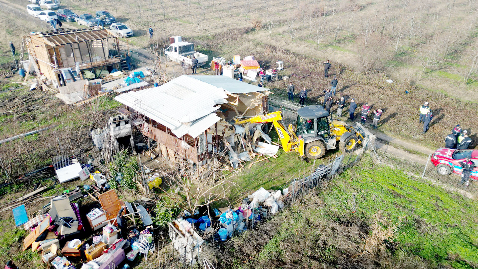 Kaçak yapılar yıkılıyor