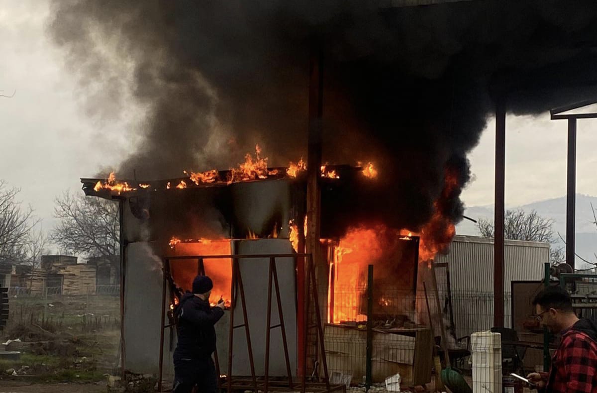 Kulübe alevlere teslim oldu