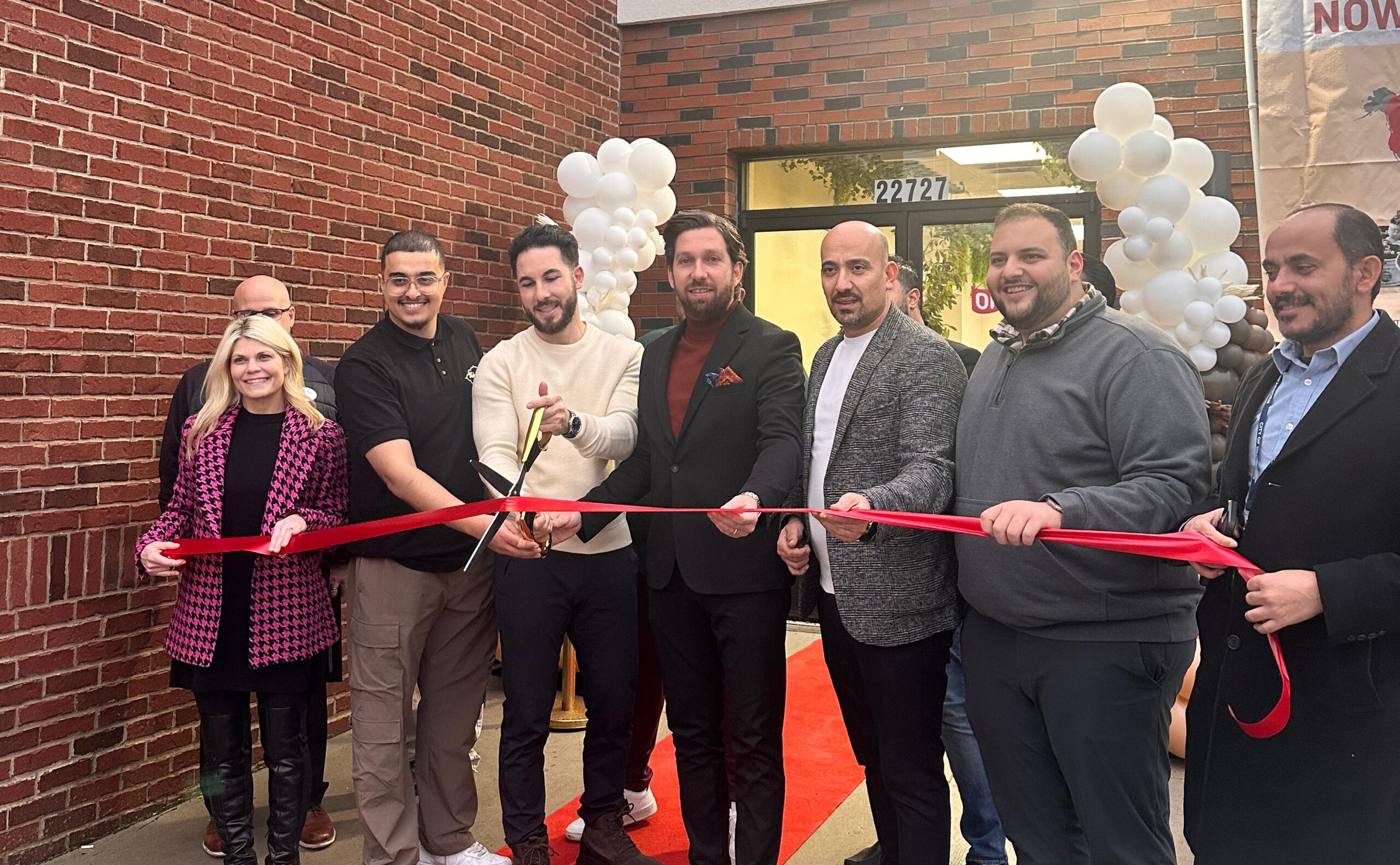 İnegöl’ün Gururu Helvacı Ali, ABD’de İlk Mağazasını Açtı