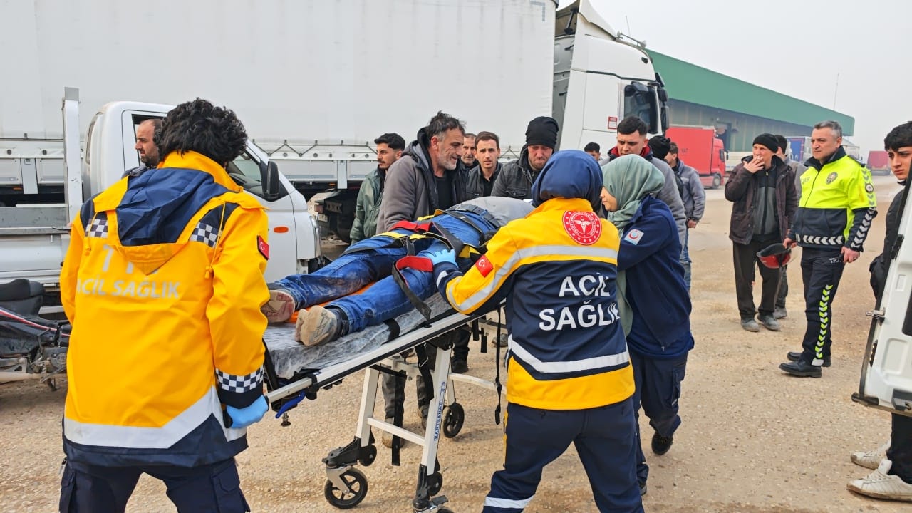 Motosiklet sürücüsü ölümle pençeleşiyor