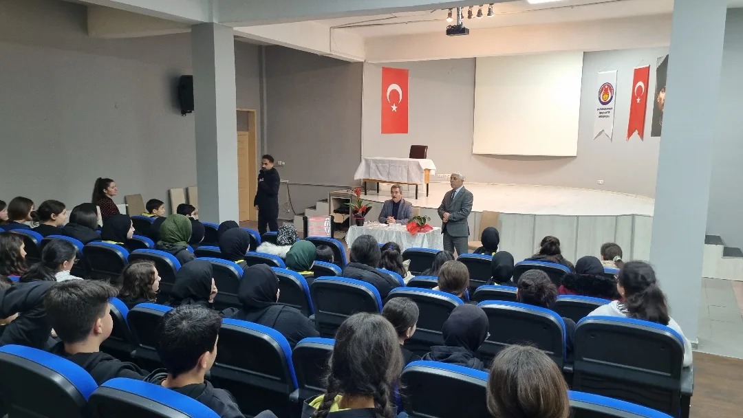 Milli Eğitim Müdürü Zengin, LGS hazırlığındaki öğrencilerle buluştu