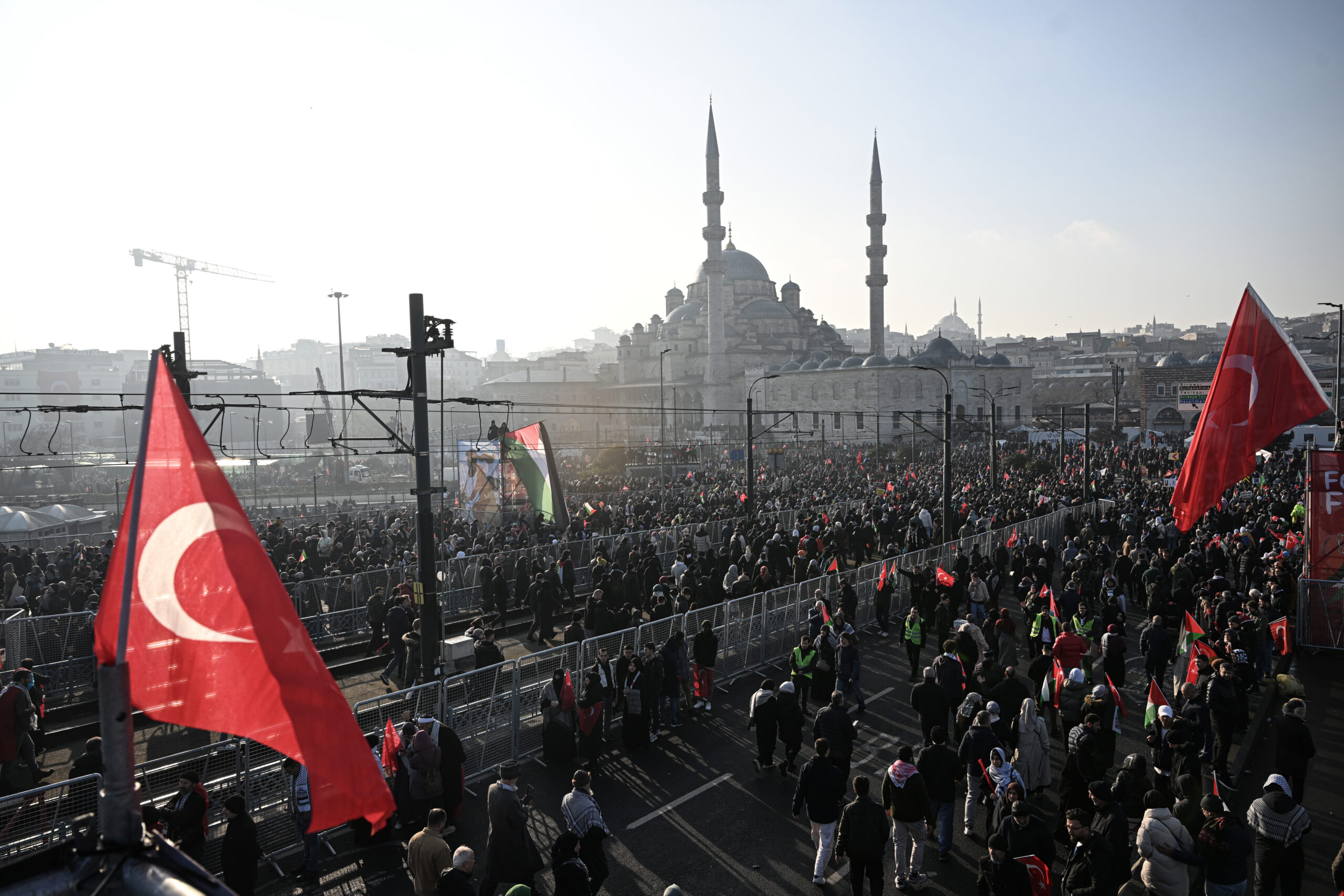 İNEGöL’DEN YüZLERCE KiŞi ALANA AKIN ETTi