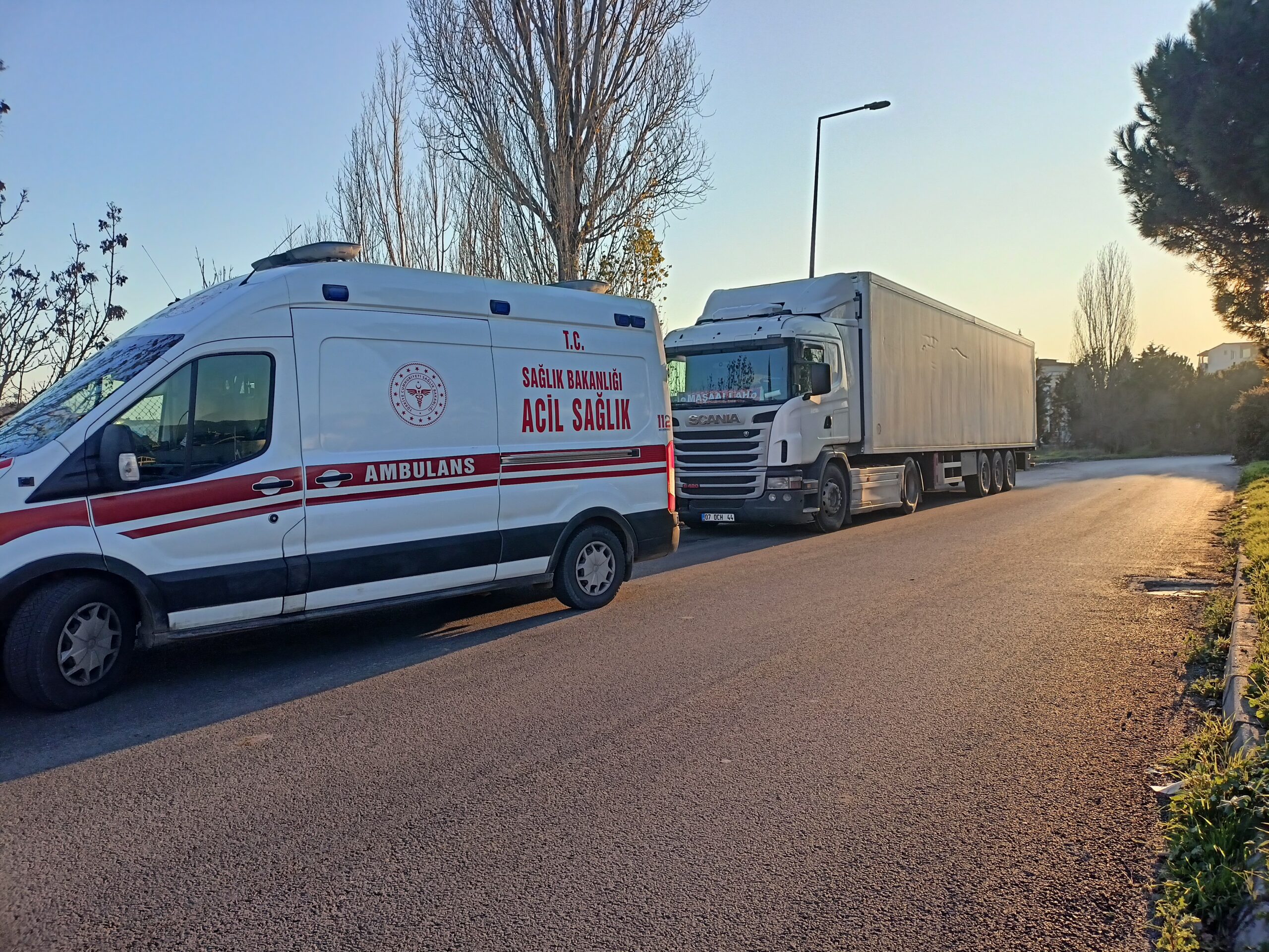 Tırındaki akaryakıtı gasbetmek isteyenlere direnen sürücü boynundan bıçaklandı