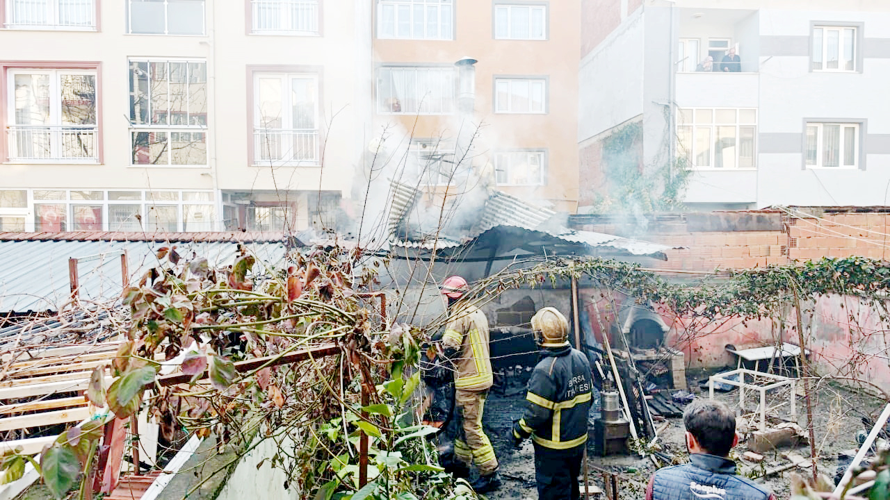 İnegöl’de barakada çıkan yangın söndürüldü