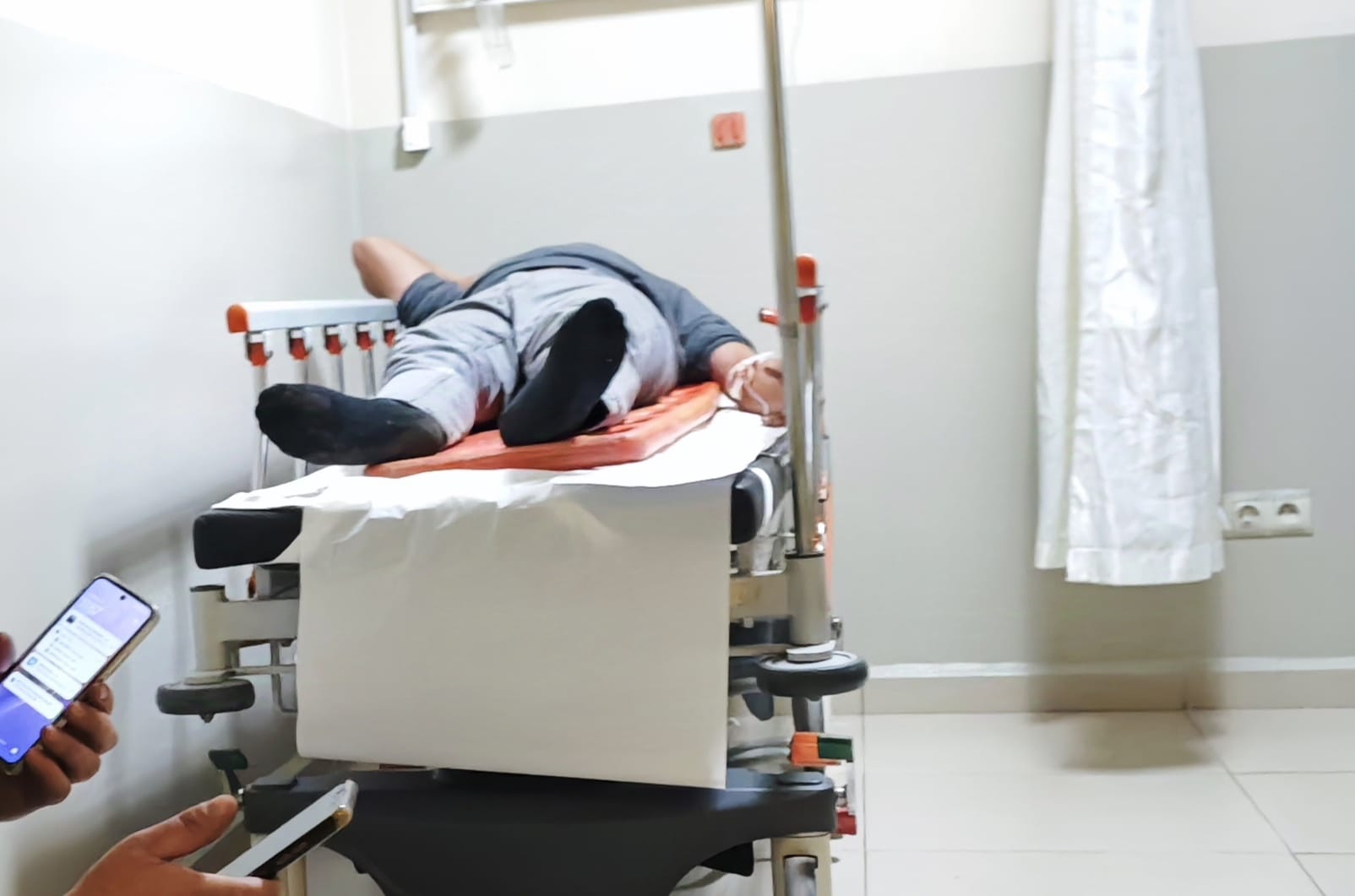 Kamyondan düşen kişi yaralandı