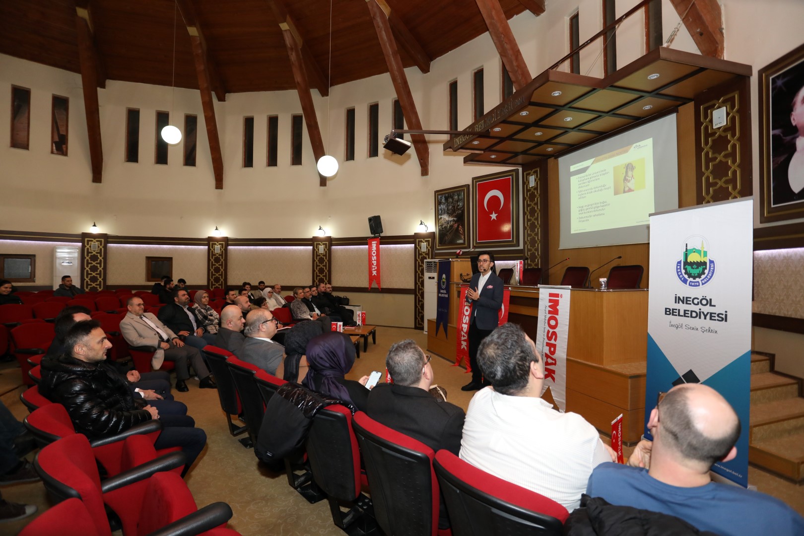 Fuar öncesi mobilya pazarlamacılarına eğitim