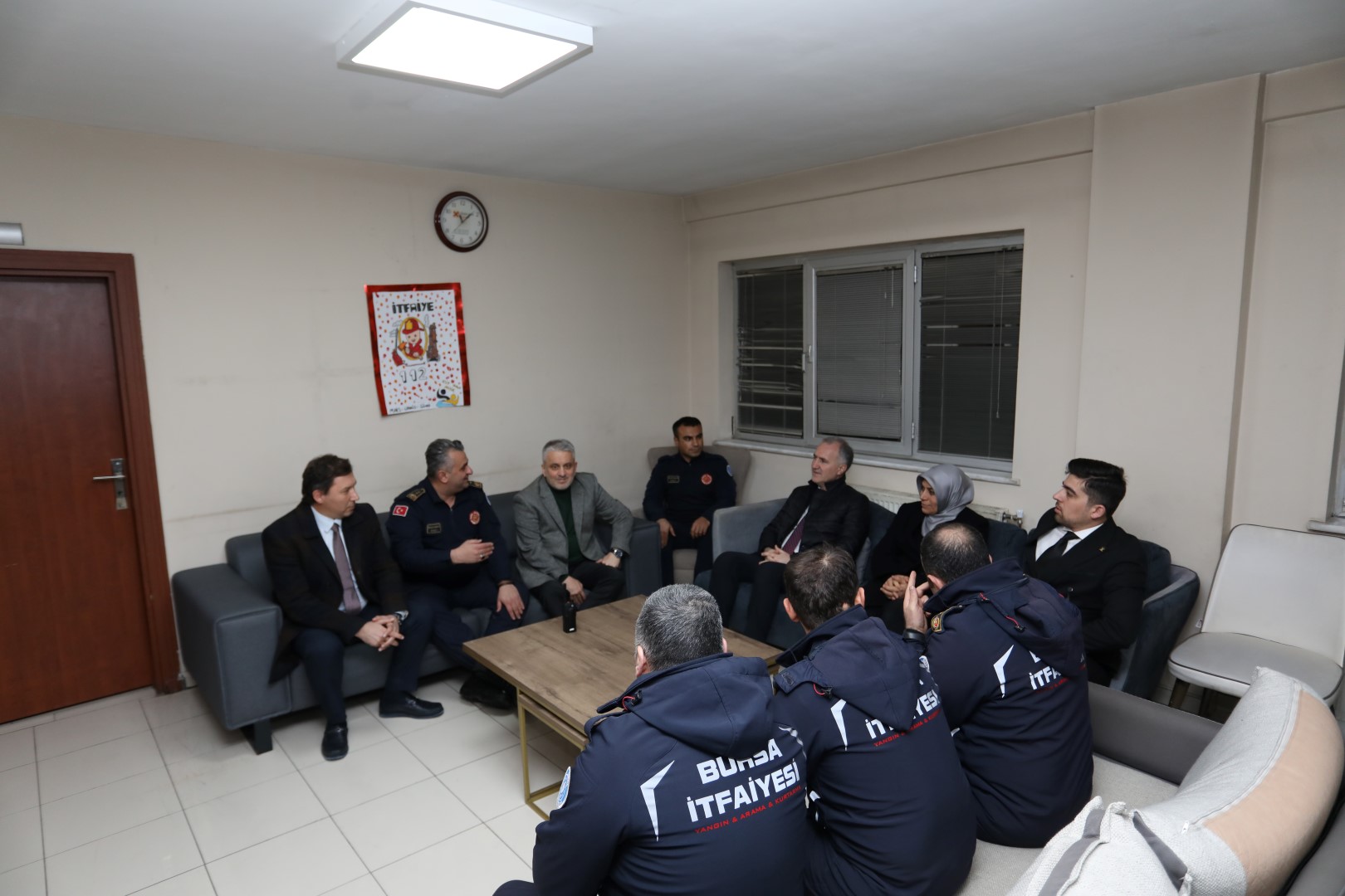 İnegöl protokolünden yılbaşı gecesi görev yapanlara ziyaret