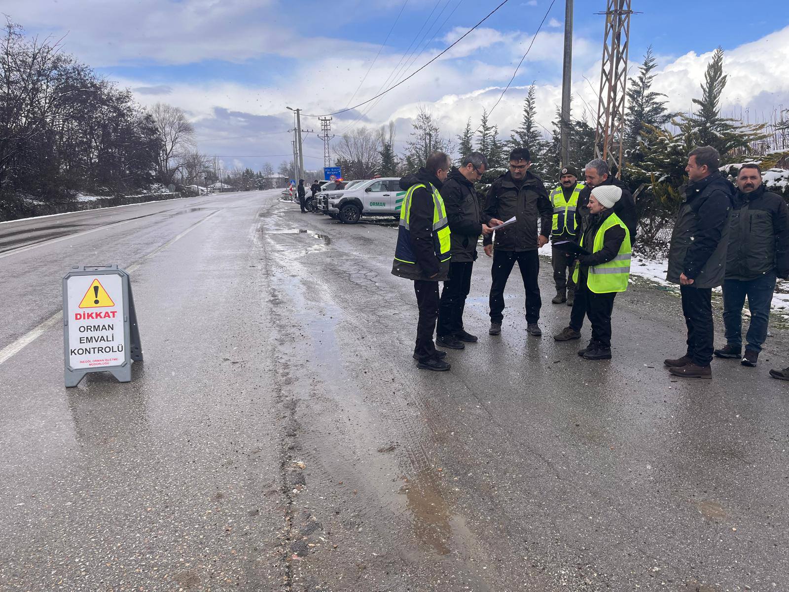 İnegöl’de orman emvali taşıyan araçlara sıkı denetim