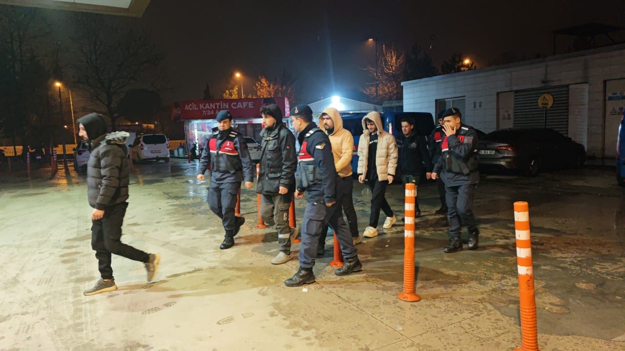 Kaçak göçmenler tek tek yakalanıyor