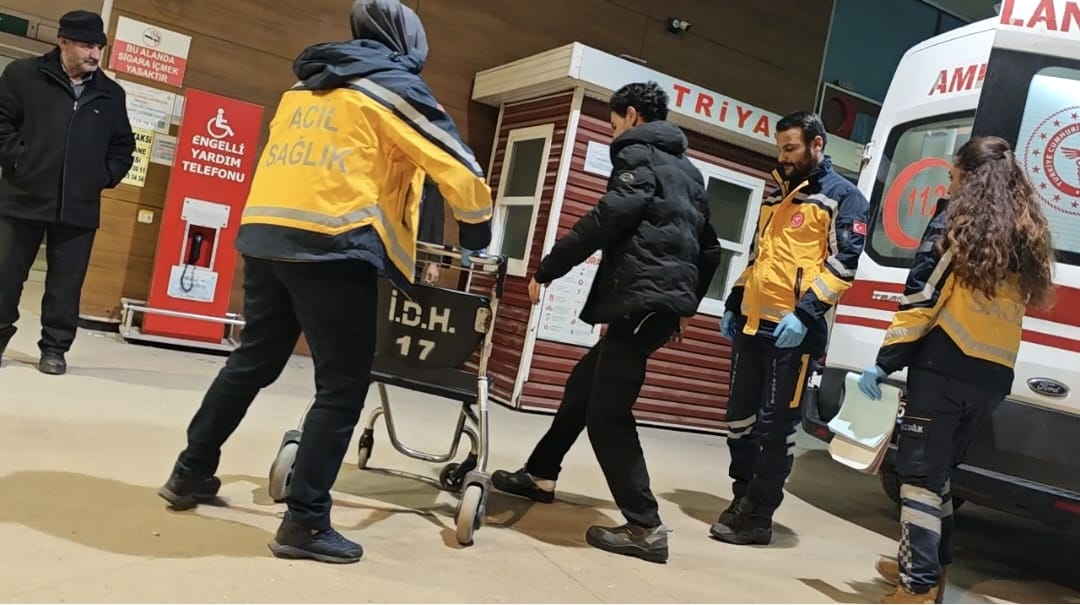 Ayağına demir makara düştü