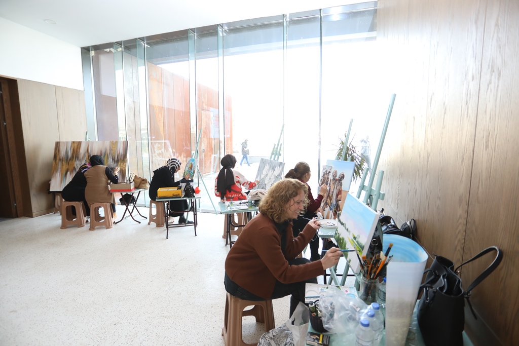 İnegöl Belediyesi koridorlarını sanatla buluşturdu