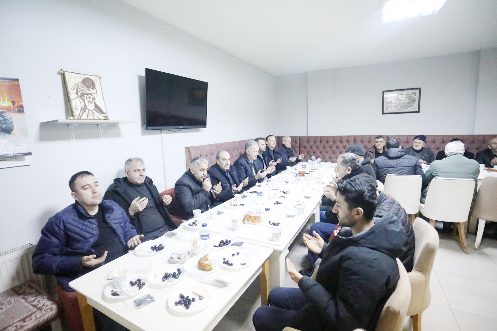 Bereket Sofrası Emir Sultan Camii’nde kuruldu