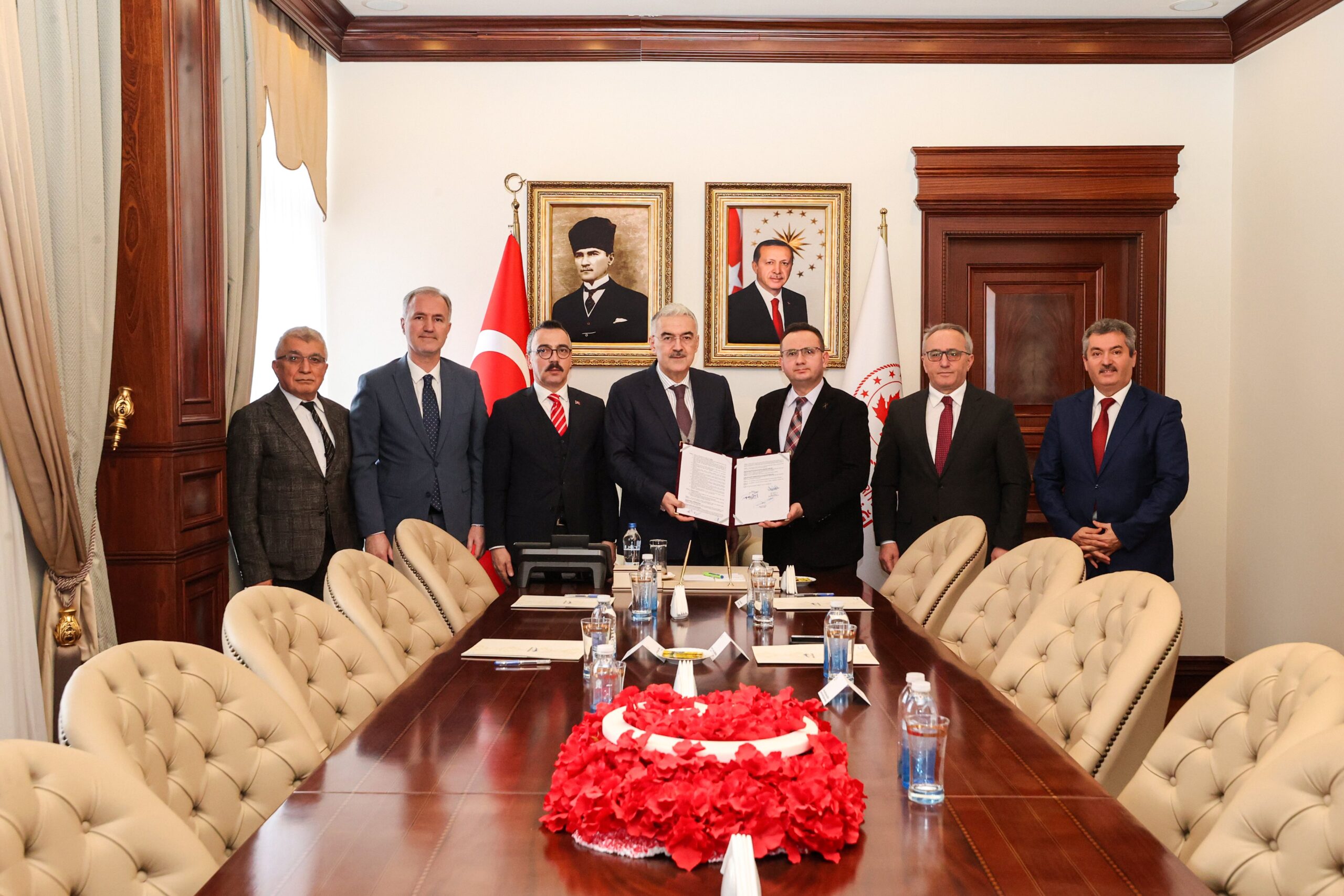 İnegöl’e hayırsever desteği ile  12 derslikli okul için protokol imzalandı