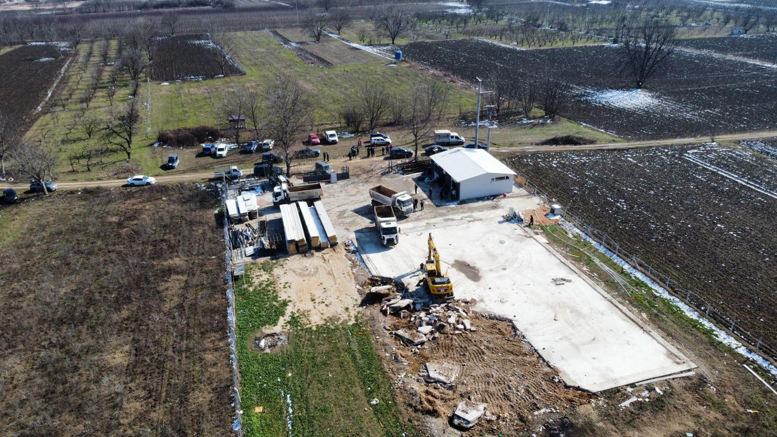 Tarım arazisine yapılan kaçak yapı yıkıldı