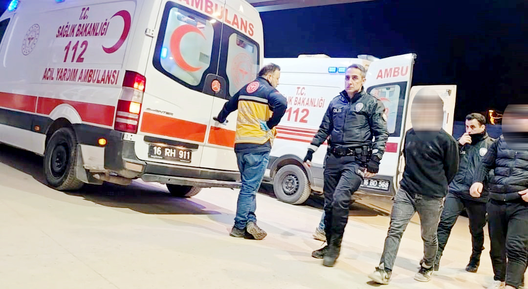 Parkta yüksek ses tartışması kavgaya dönüştü: 2 yaralı