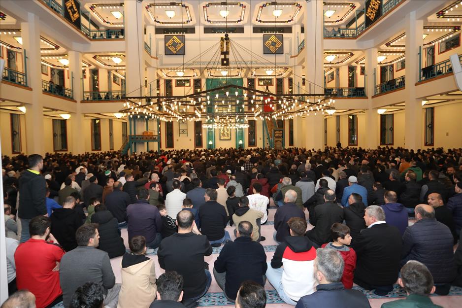 İnegöllüler camilere akın etti