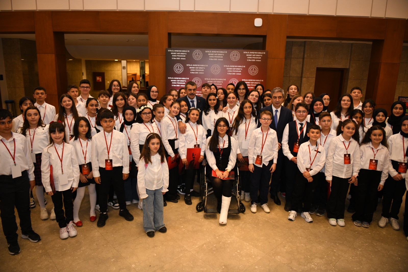 İnegöllü Berre Nur Yavuz’a, Bakan Tekin’den tebrik