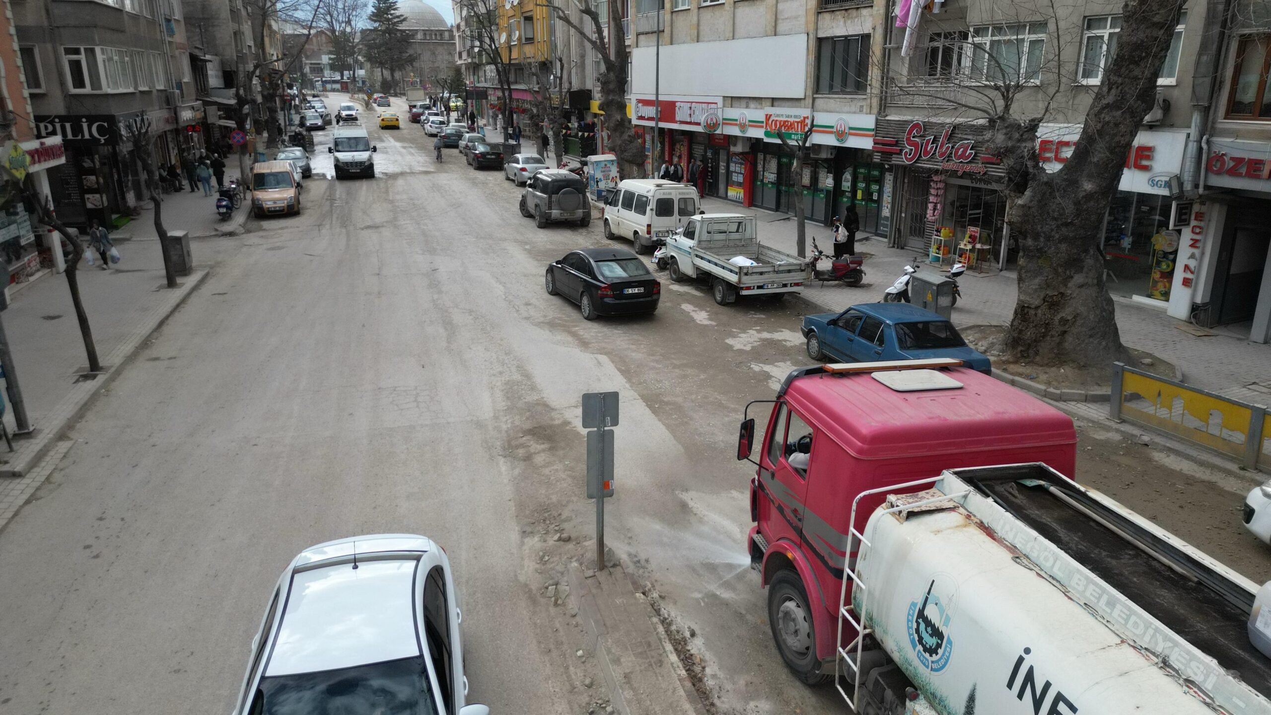 Aylardır bitmeyen çalışmaları trafiği felç ediyor