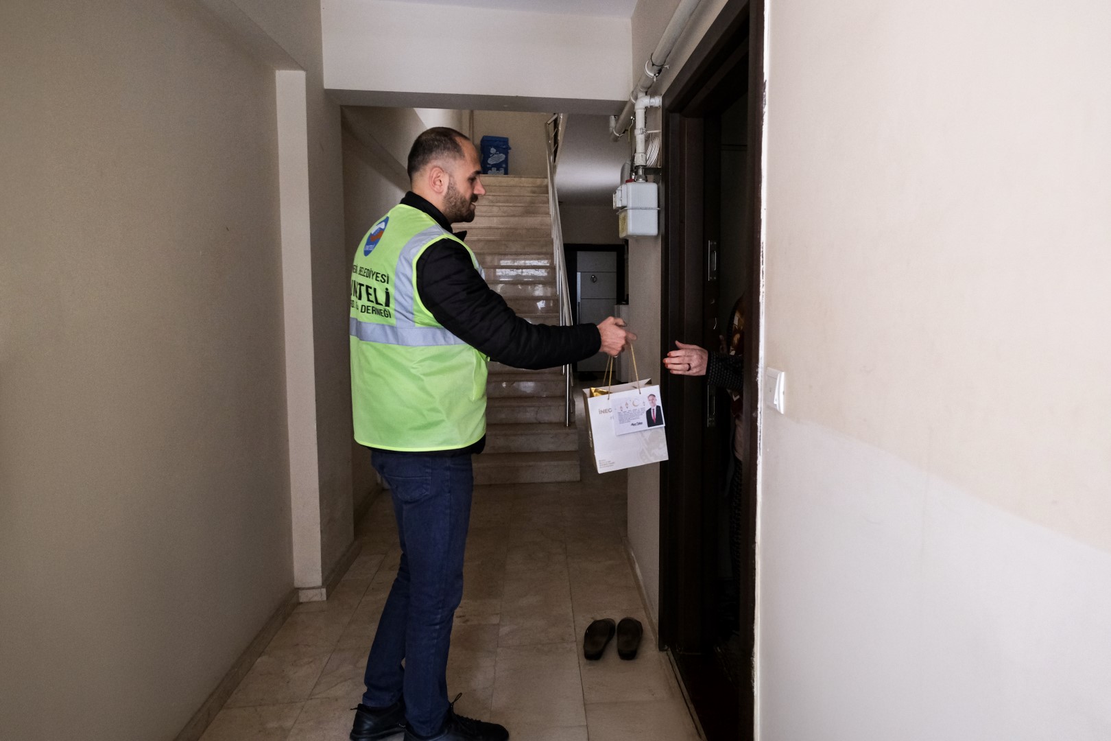 İnegöl Belediyesi’nden yaşlılara bayram sürprizi