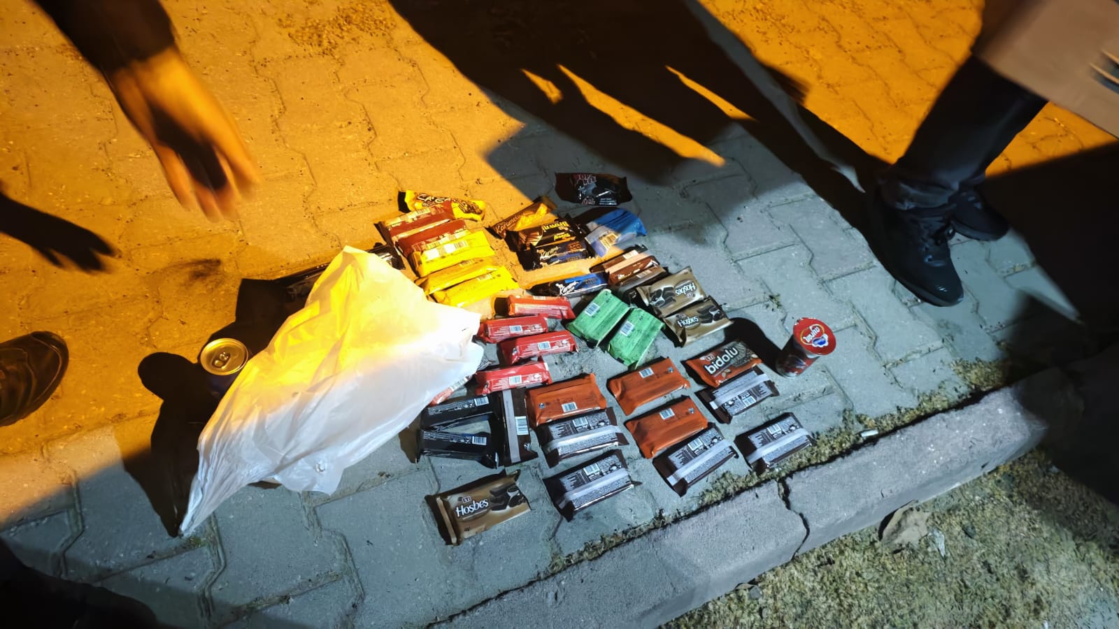 Büfe hırsızları suçüstü yakalandı