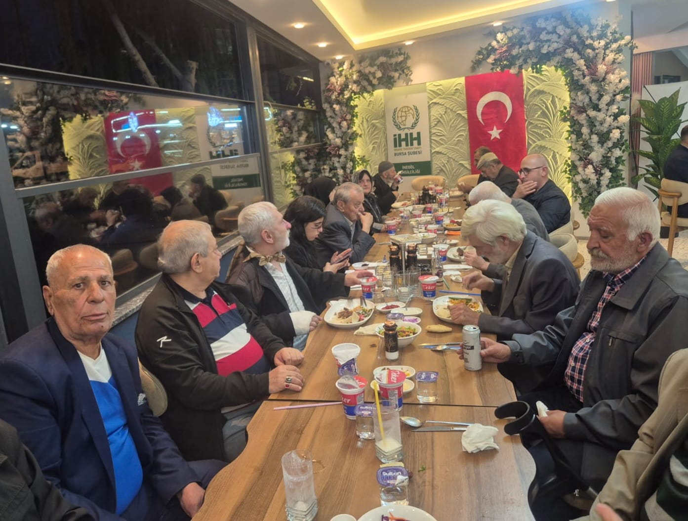 İHH İnegöl Temsilciliği Huzurevi Sakinleriyle İftarda Buluştu