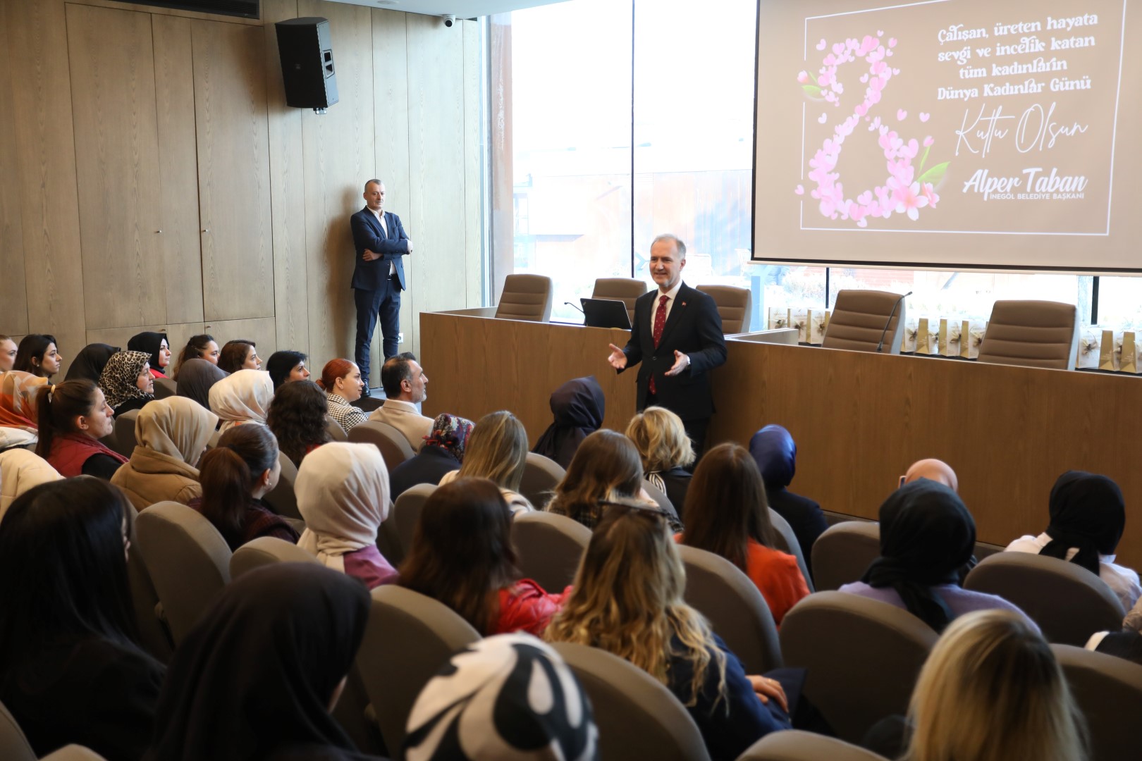 “Kadınlarımız hayata güç katıyor”